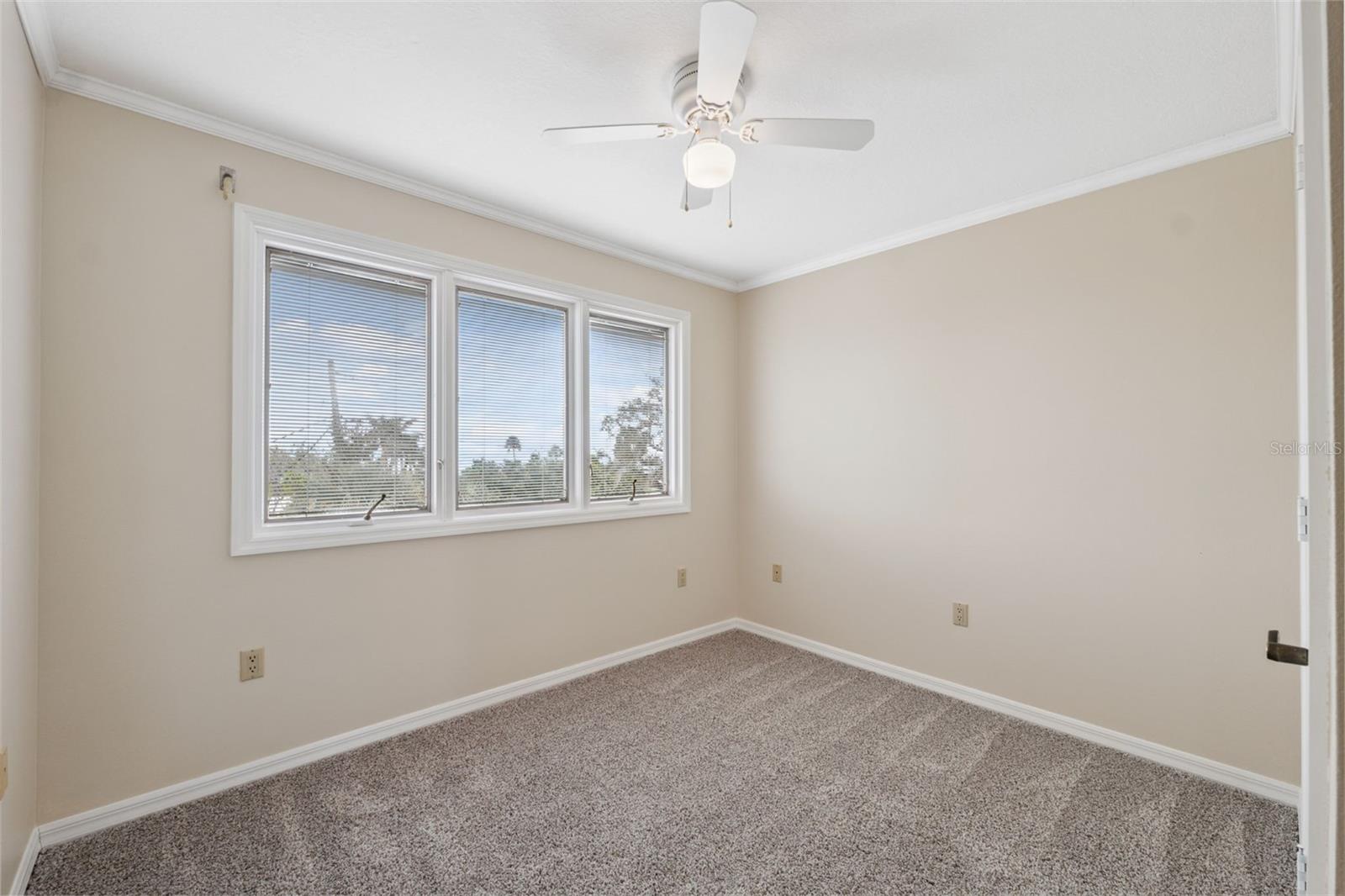 Listing photo id 21 for 1906 Gulfview Drive