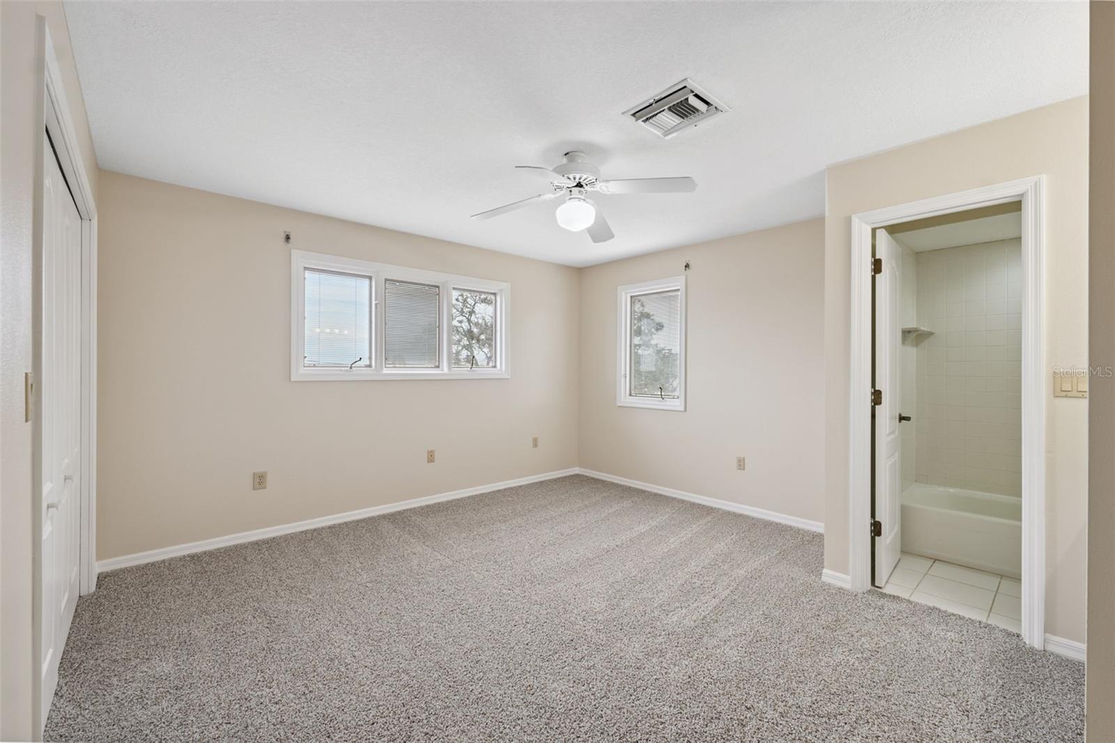 Listing photo id 25 for 1906 Gulfview Drive