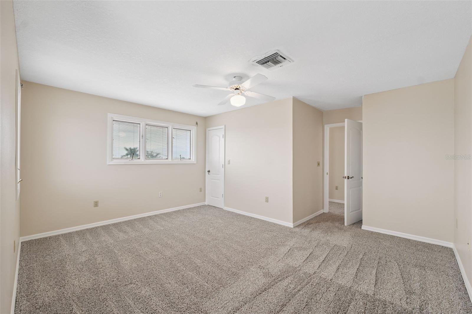 Listing photo id 26 for 1906 Gulfview Drive