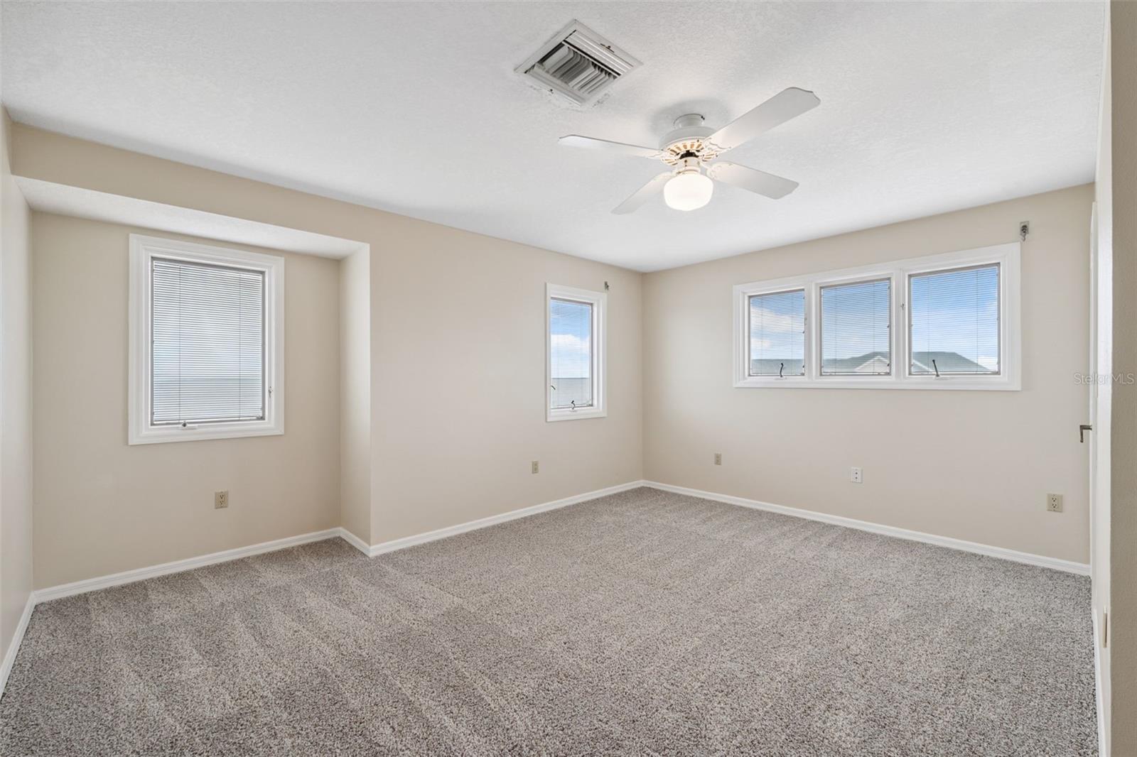Listing photo id 28 for 1906 Gulfview Drive