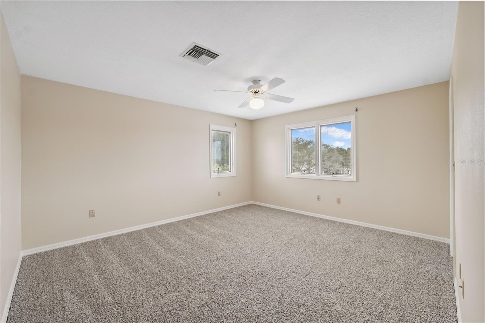 Listing photo id 32 for 1906 Gulfview Drive