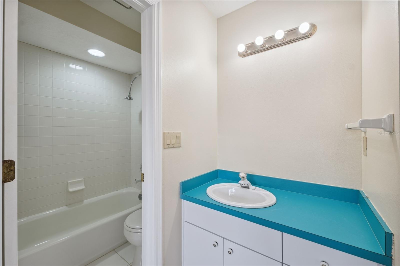 Listing photo id 36 for 1906 Gulfview Drive