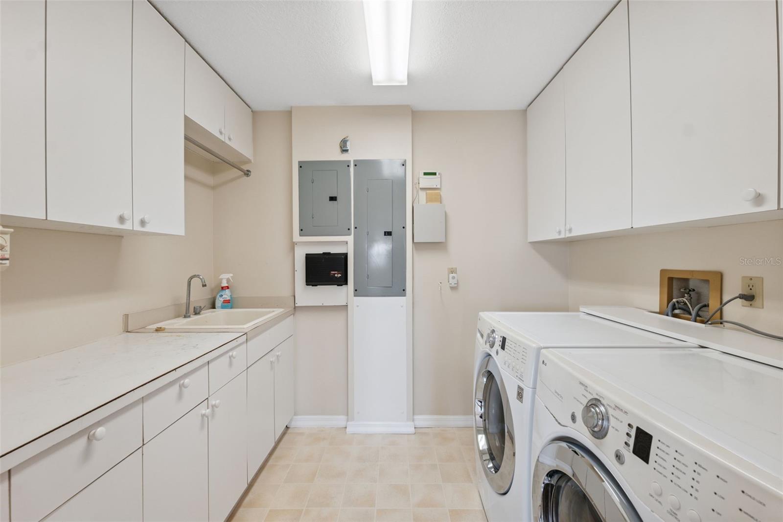 Listing photo id 37 for 1906 Gulfview Drive