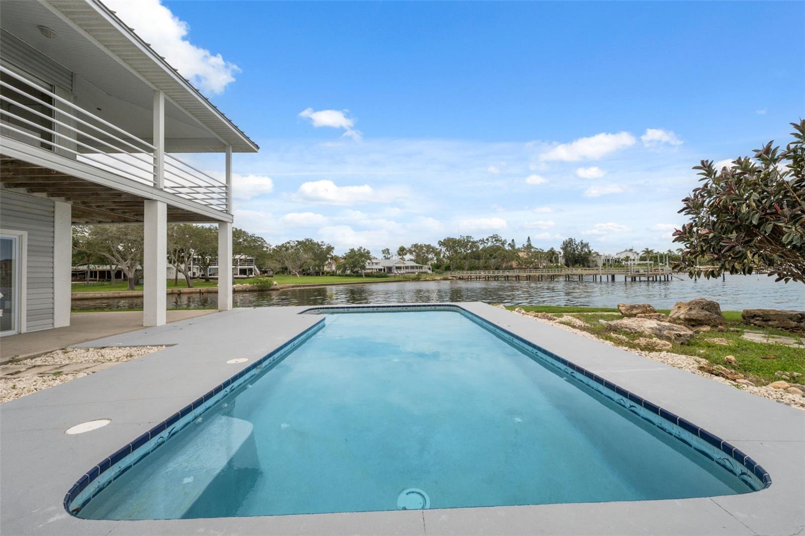 Listing photo id 40 for 1906 Gulfview Drive