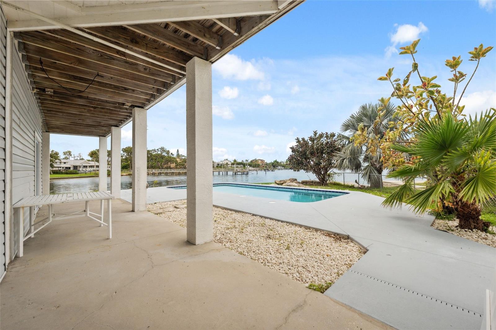 Listing photo id 41 for 1906 Gulfview Drive