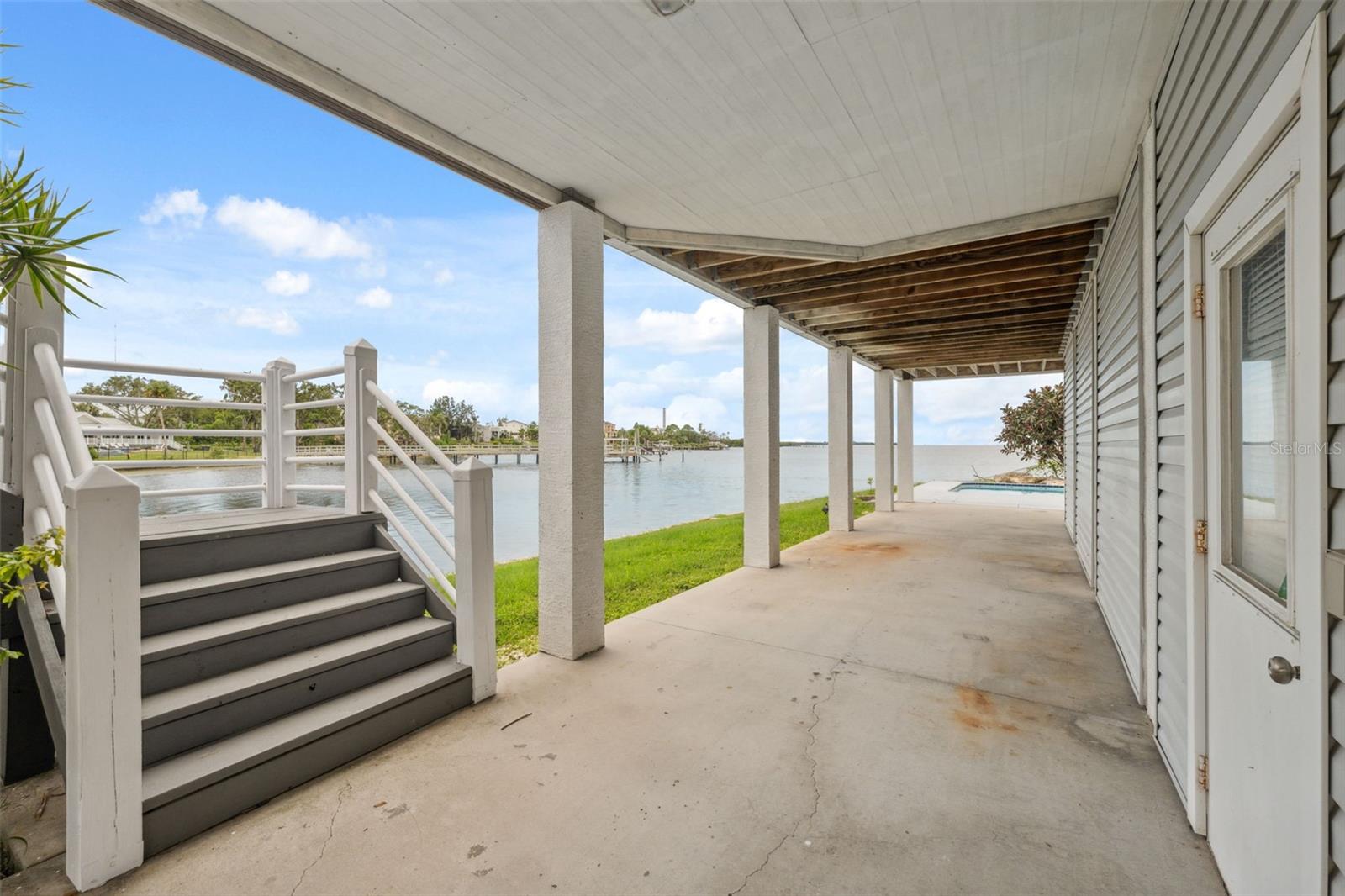 Listing photo id 42 for 1906 Gulfview Drive