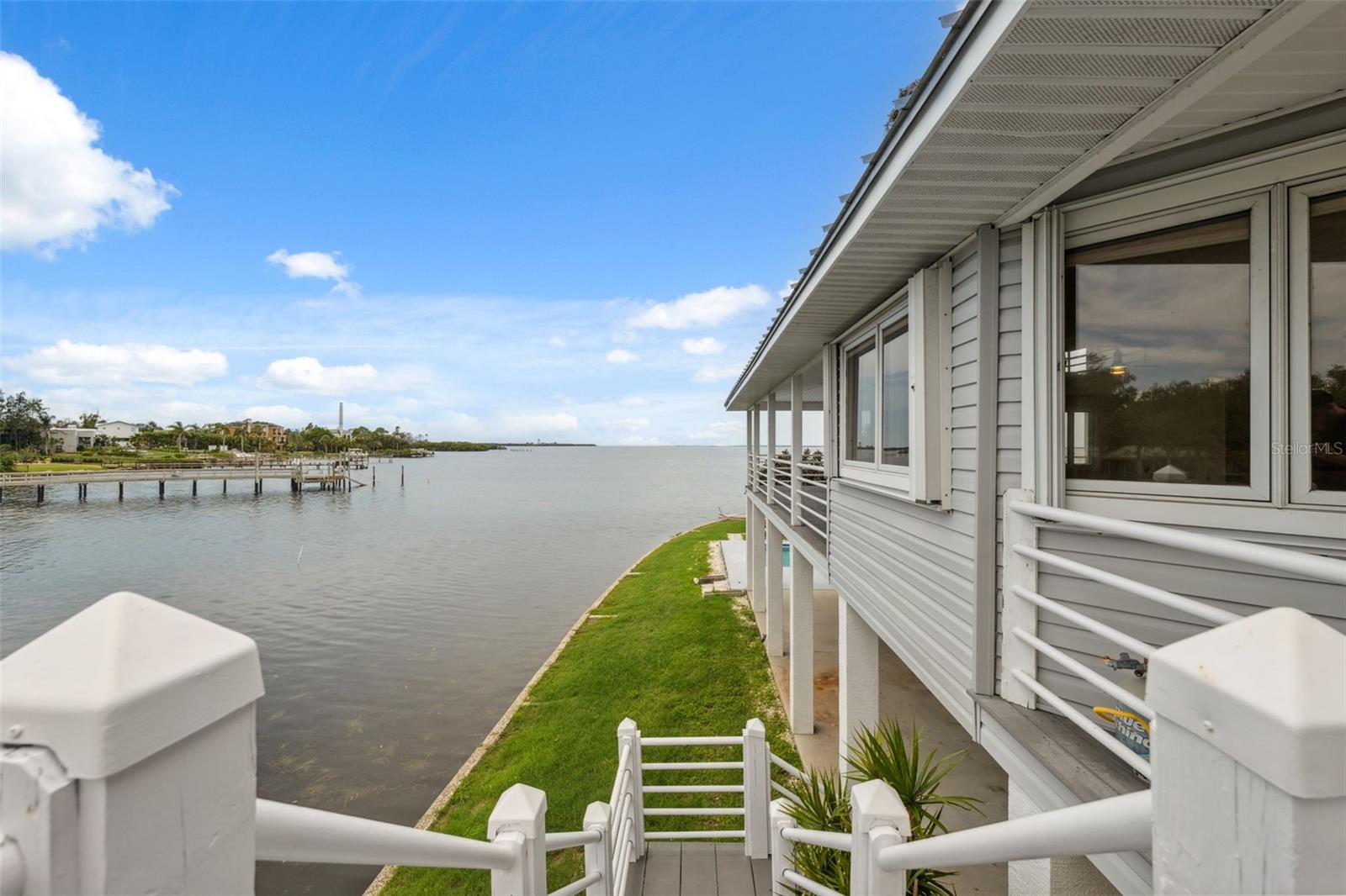 Listing photo id 43 for 1906 Gulfview Drive