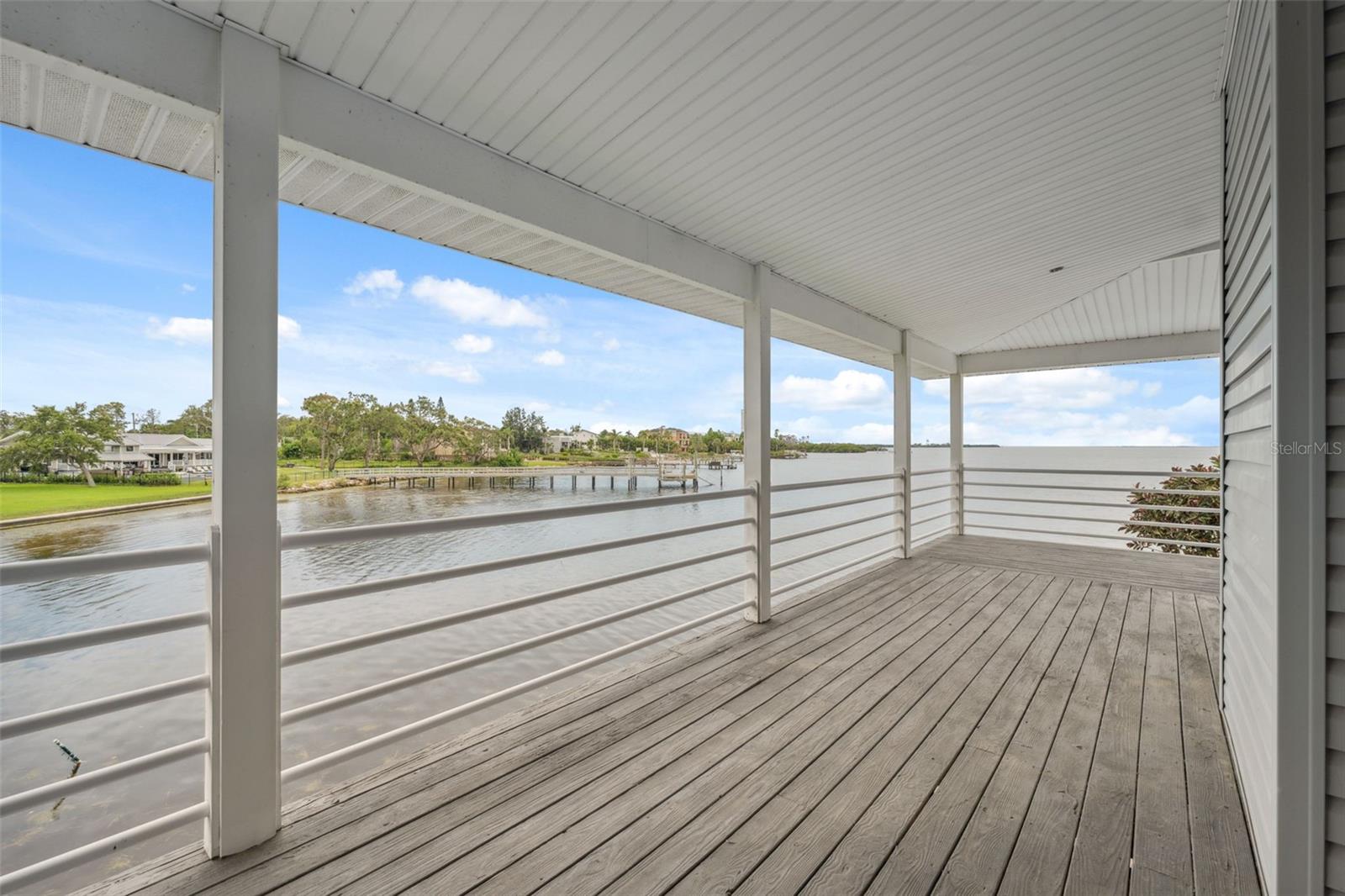 Listing photo id 47 for 1906 Gulfview Drive