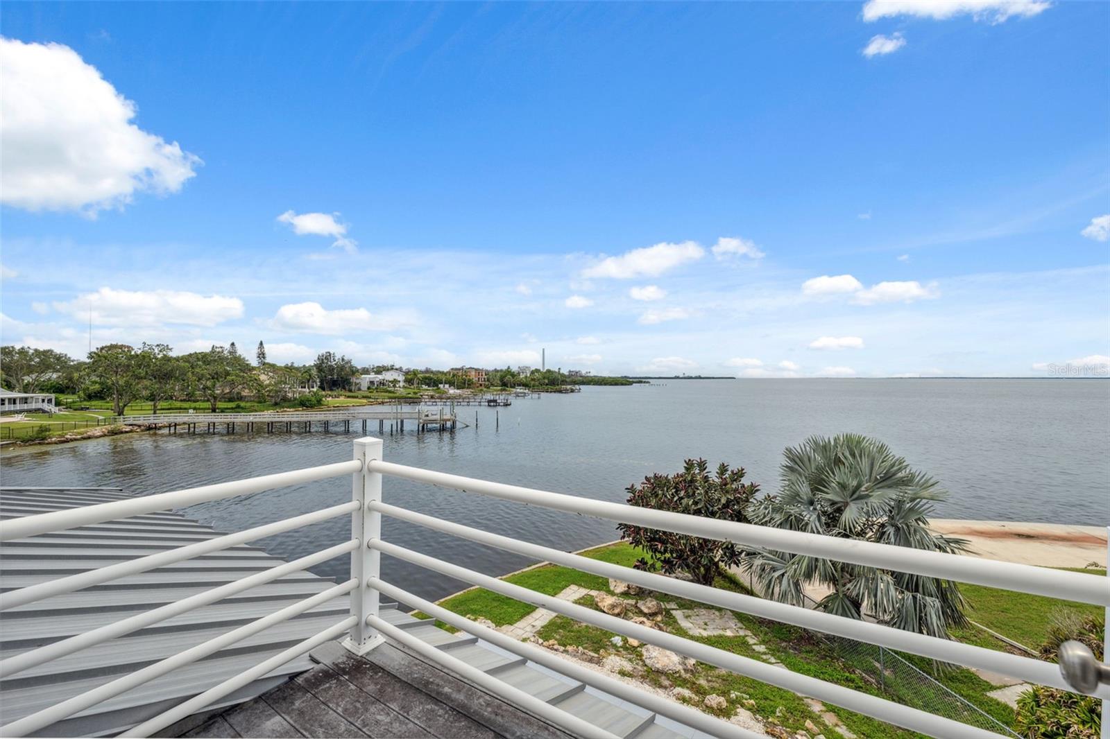 Listing photo id 48 for 1906 Gulfview Drive
