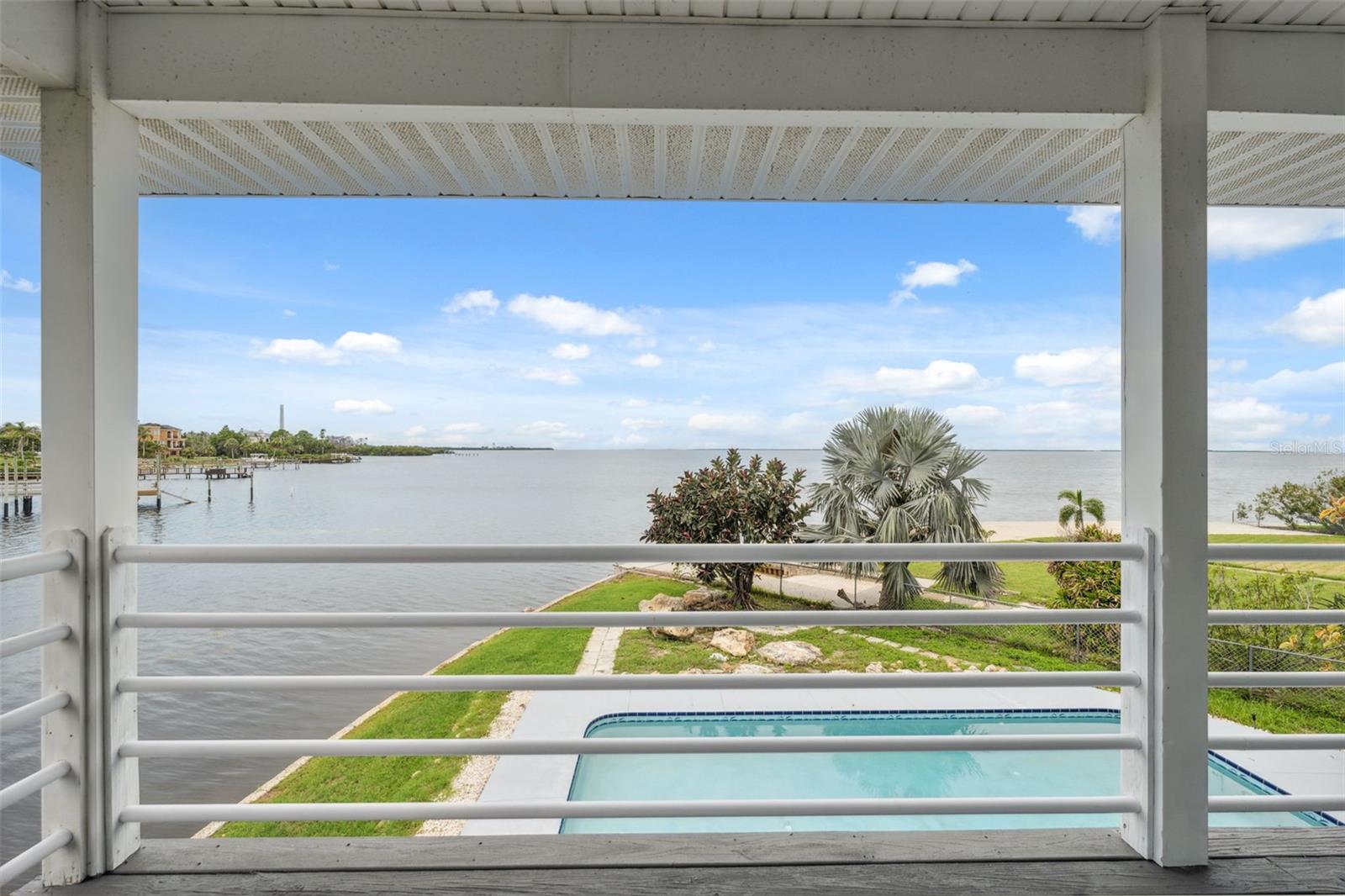 Listing photo id 49 for 1906 Gulfview Drive
