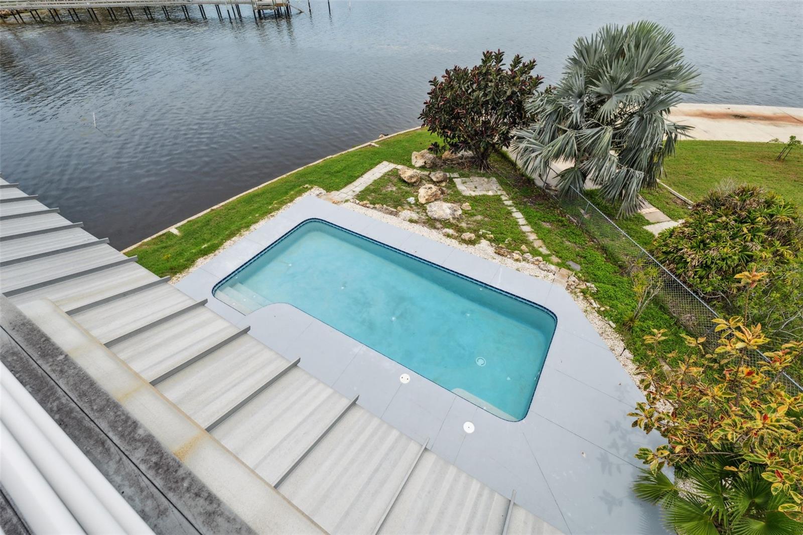 Listing photo id 50 for 1906 Gulfview Drive