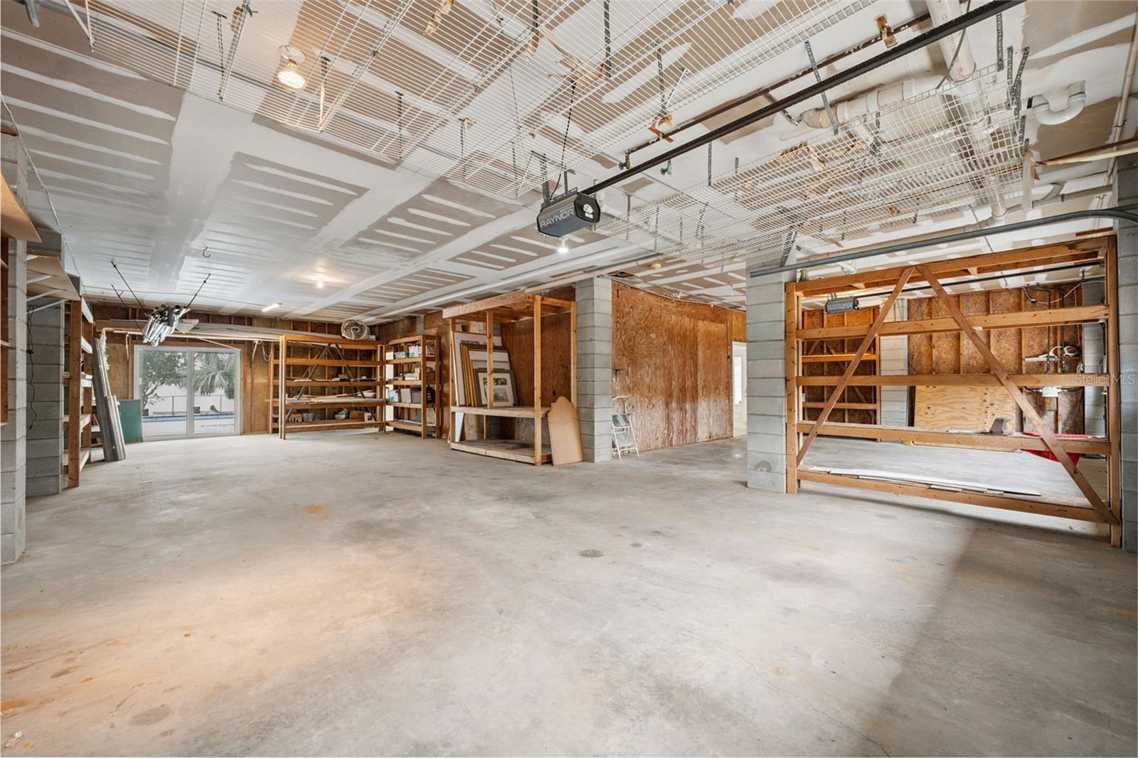 Listing photo id 55 for 1906 Gulfview Drive