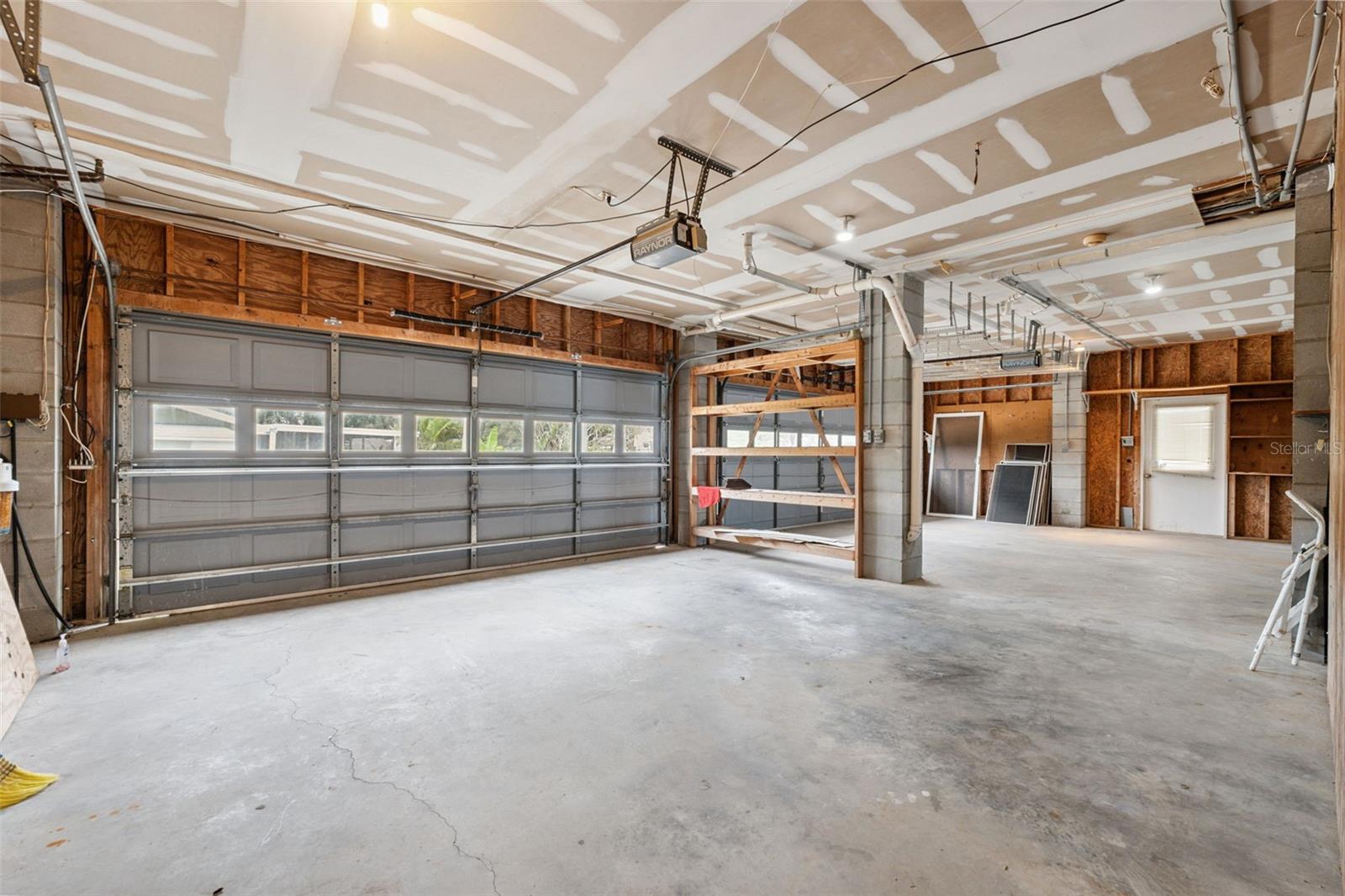 Listing photo id 56 for 1906 Gulfview Drive