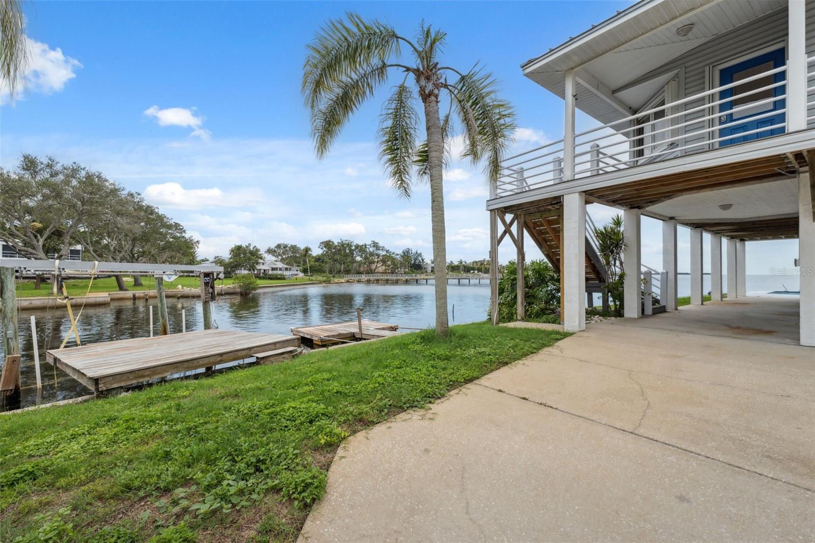 Listing photo id 57 for 1906 Gulfview Drive