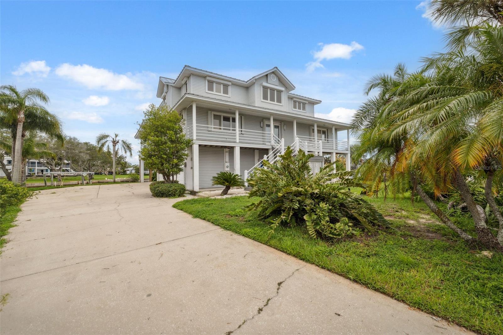 Listing photo id 4 for 1906 Gulfview Drive