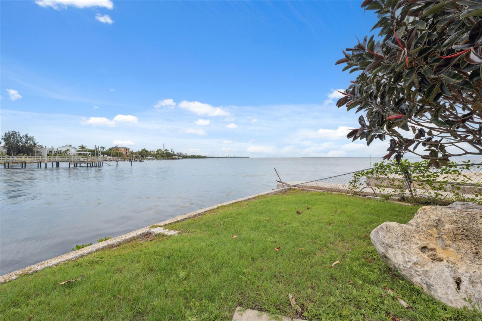 Listing photo id 59 for 1906 Gulfview Drive