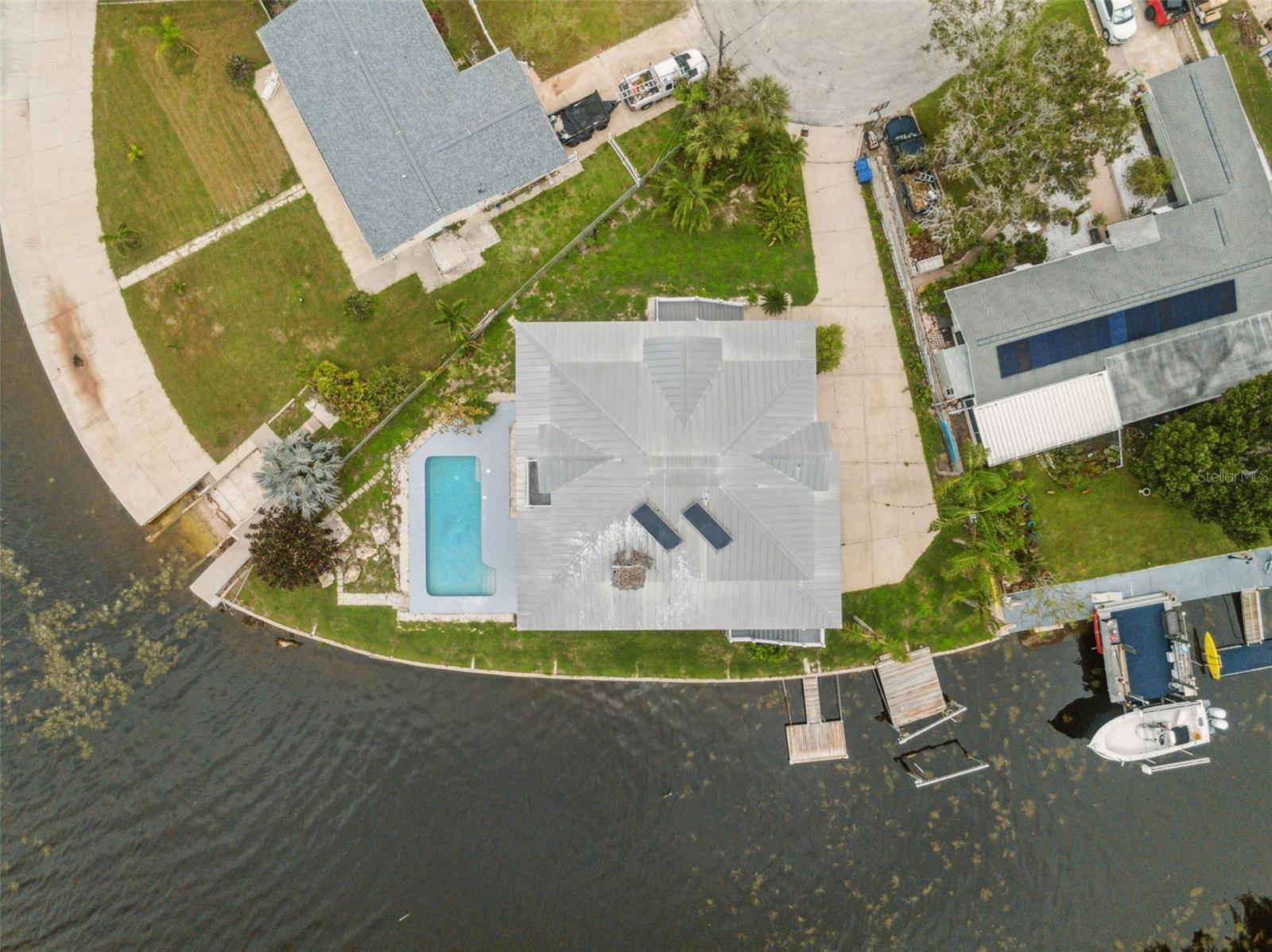 Listing photo id 64 for 1906 Gulfview Drive