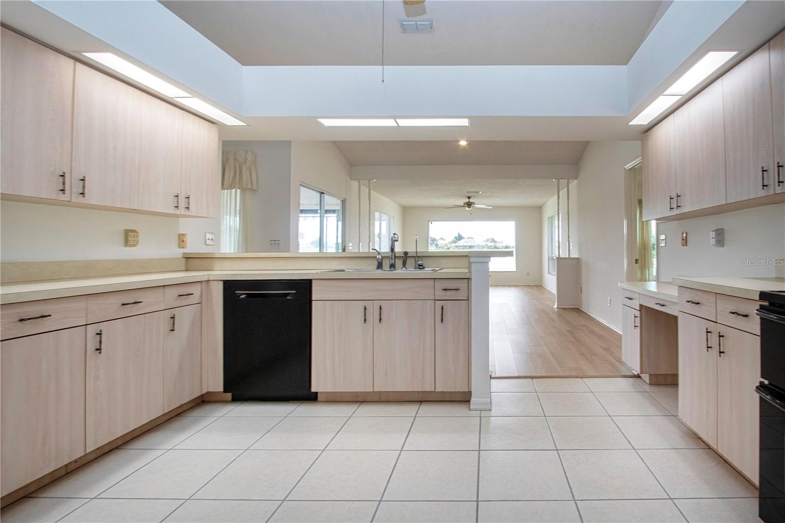 Image 25 of 60 For 2016 New Bedford Drive