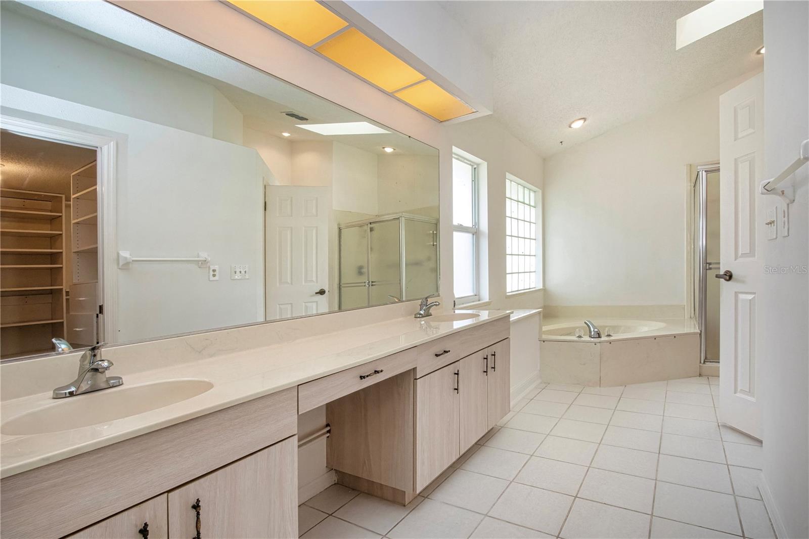 Image 30 of 60 For 2016 New Bedford Drive