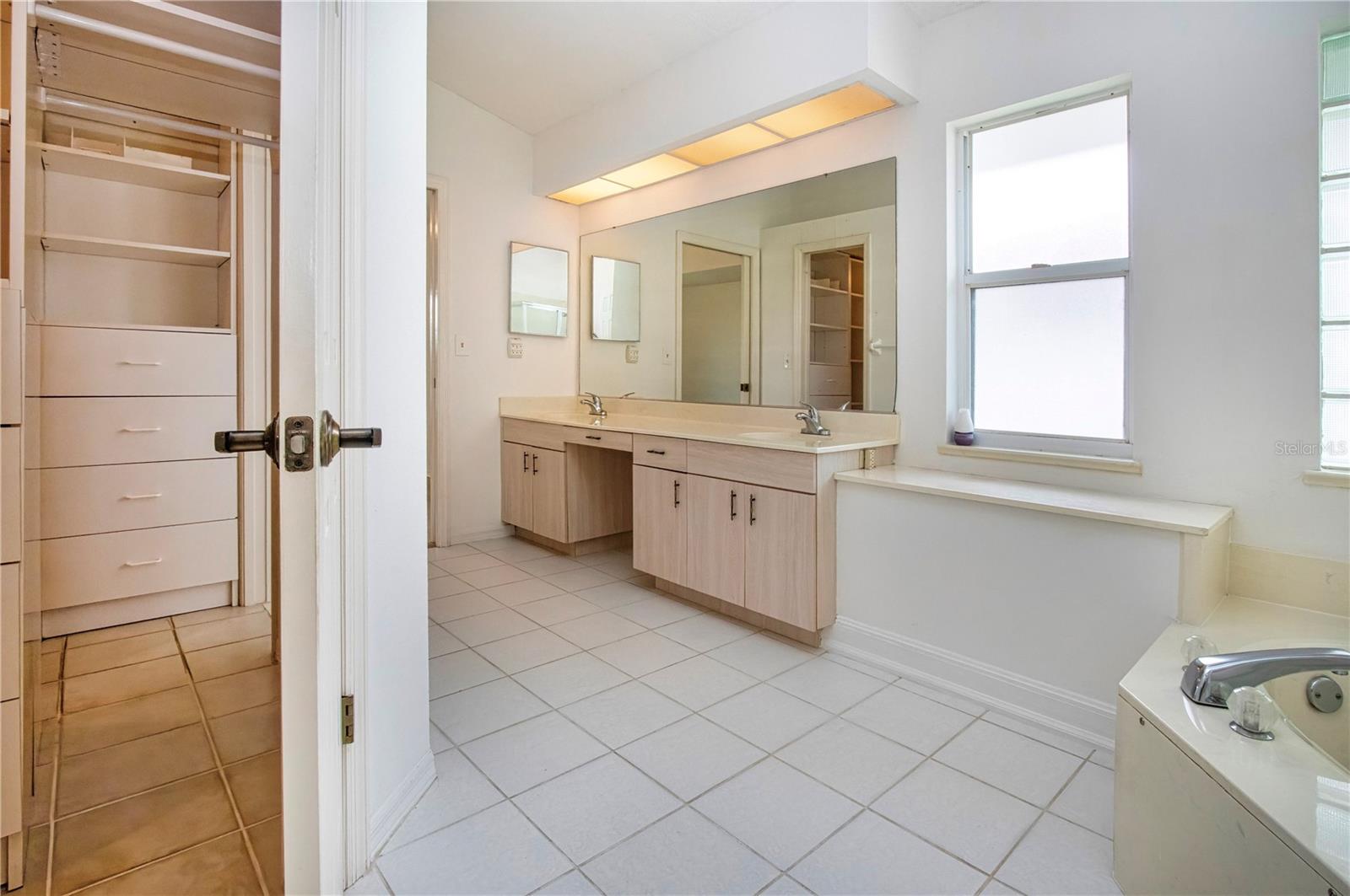 Image 33 of 60 For 2016 New Bedford Drive