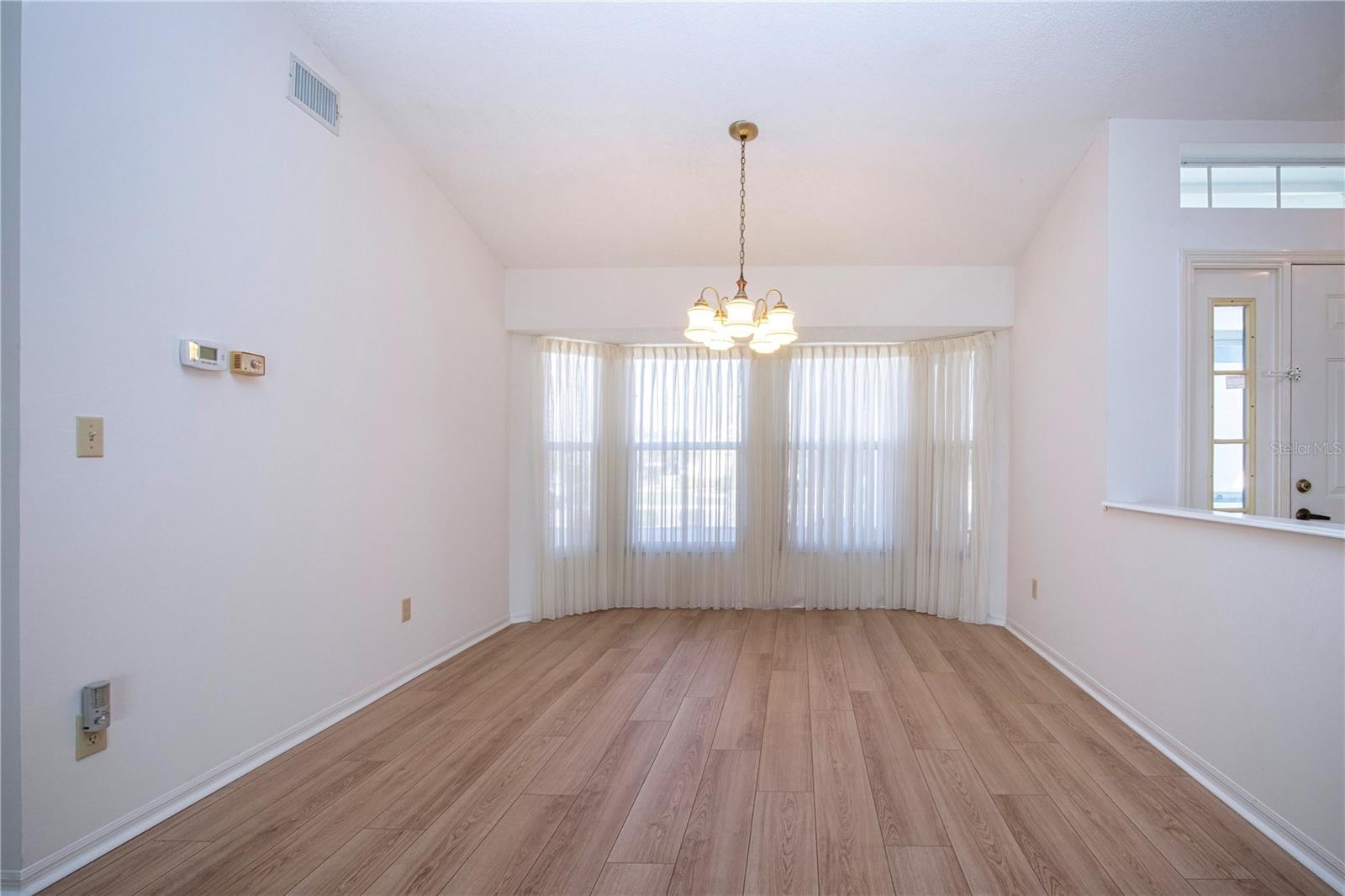 Image 4 of 60 For 2016 New Bedford Drive