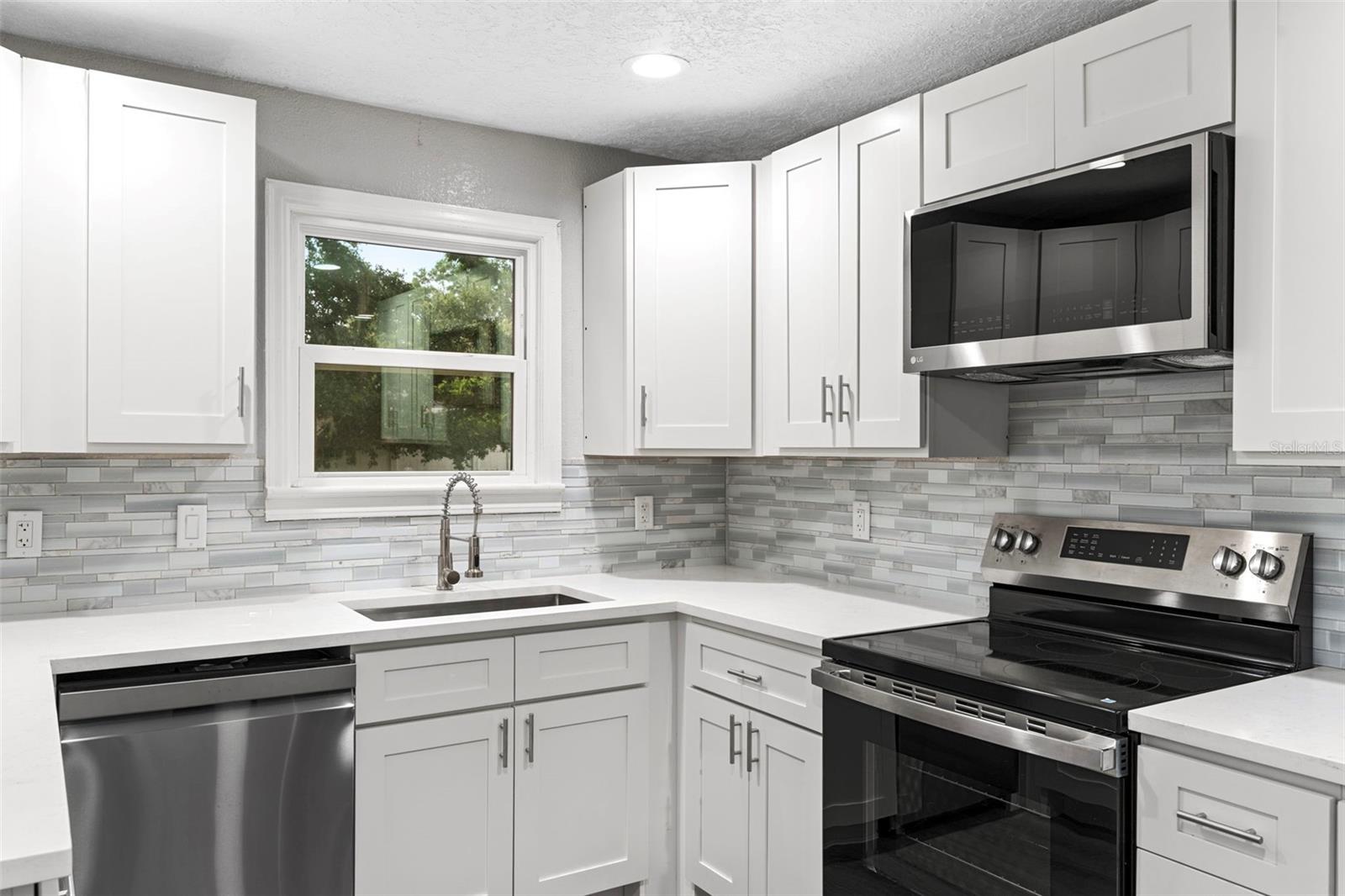 Image 4 of 20 For 1160 Edgewood Drive