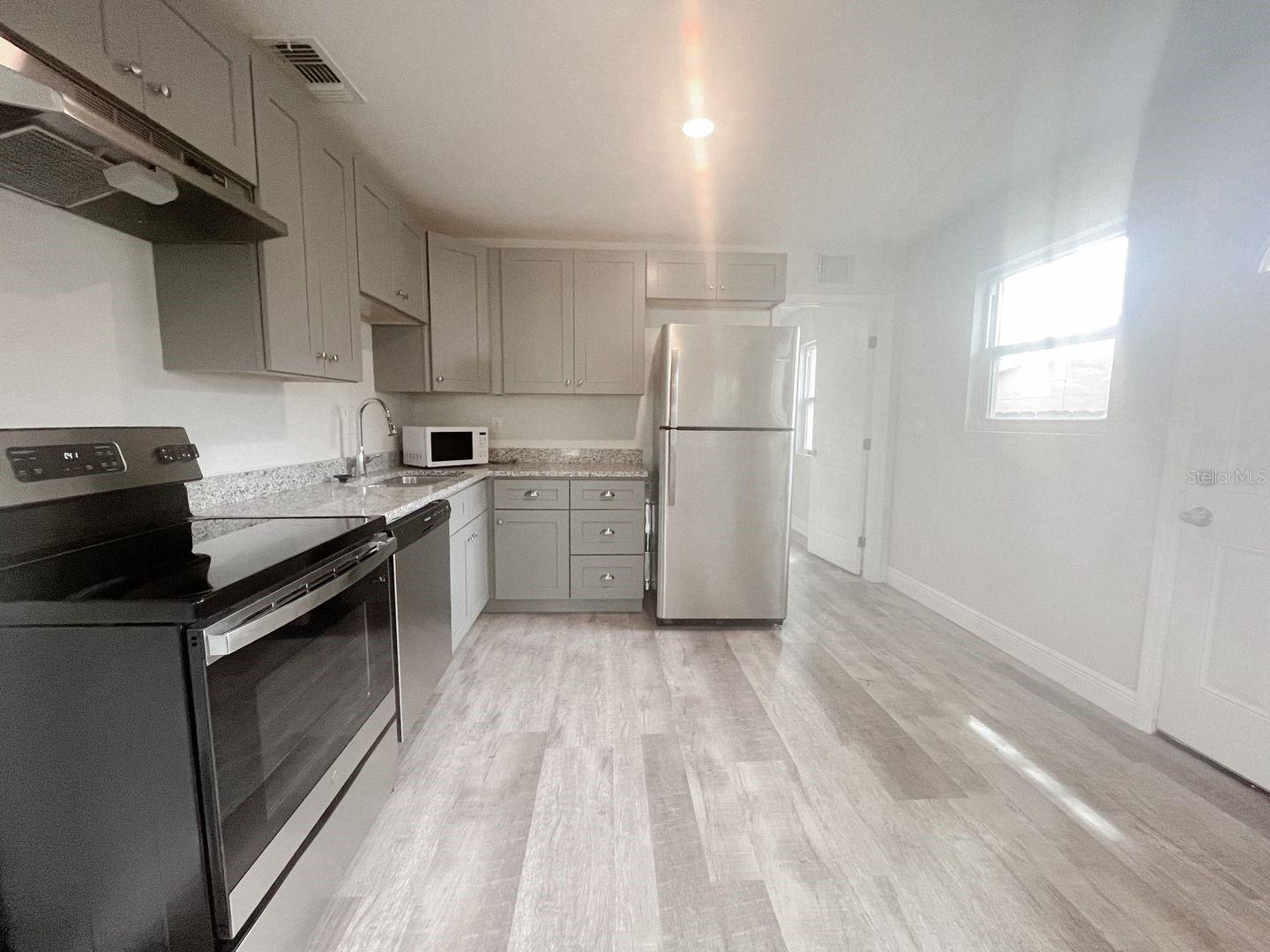 Image 4 of 11 For 1514 38th Avenue N