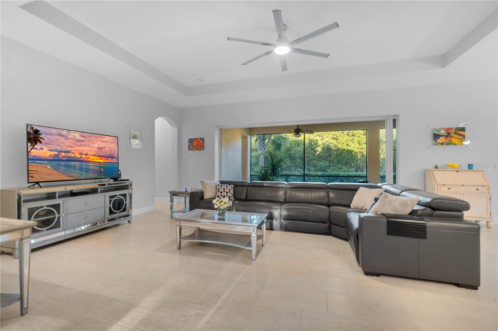 Image 10 of 65 For 933 Riverscape Street