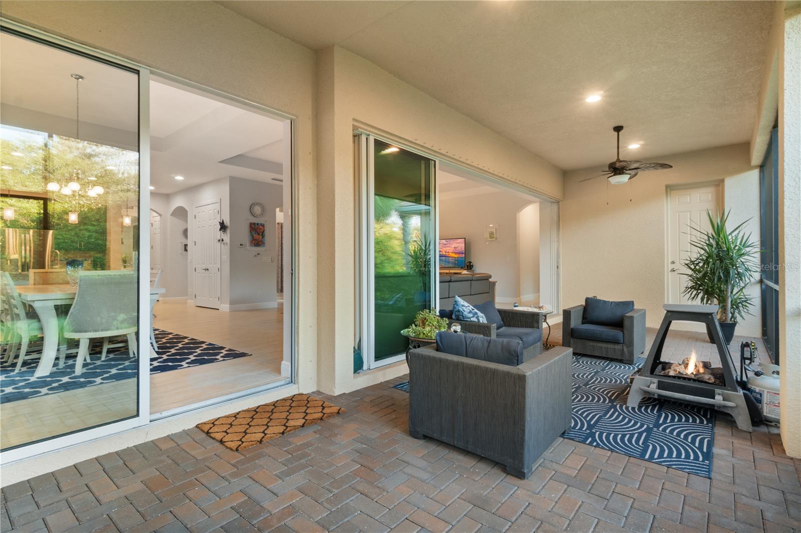 Image 13 of 65 For 933 Riverscape Street
