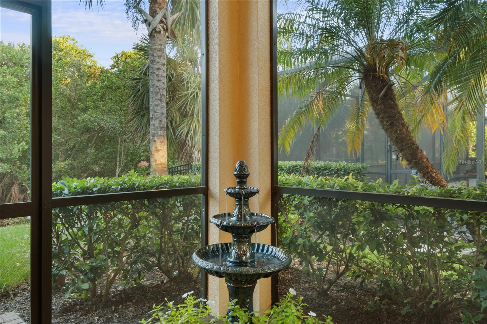 Image 16 of 65 For 933 Riverscape Street