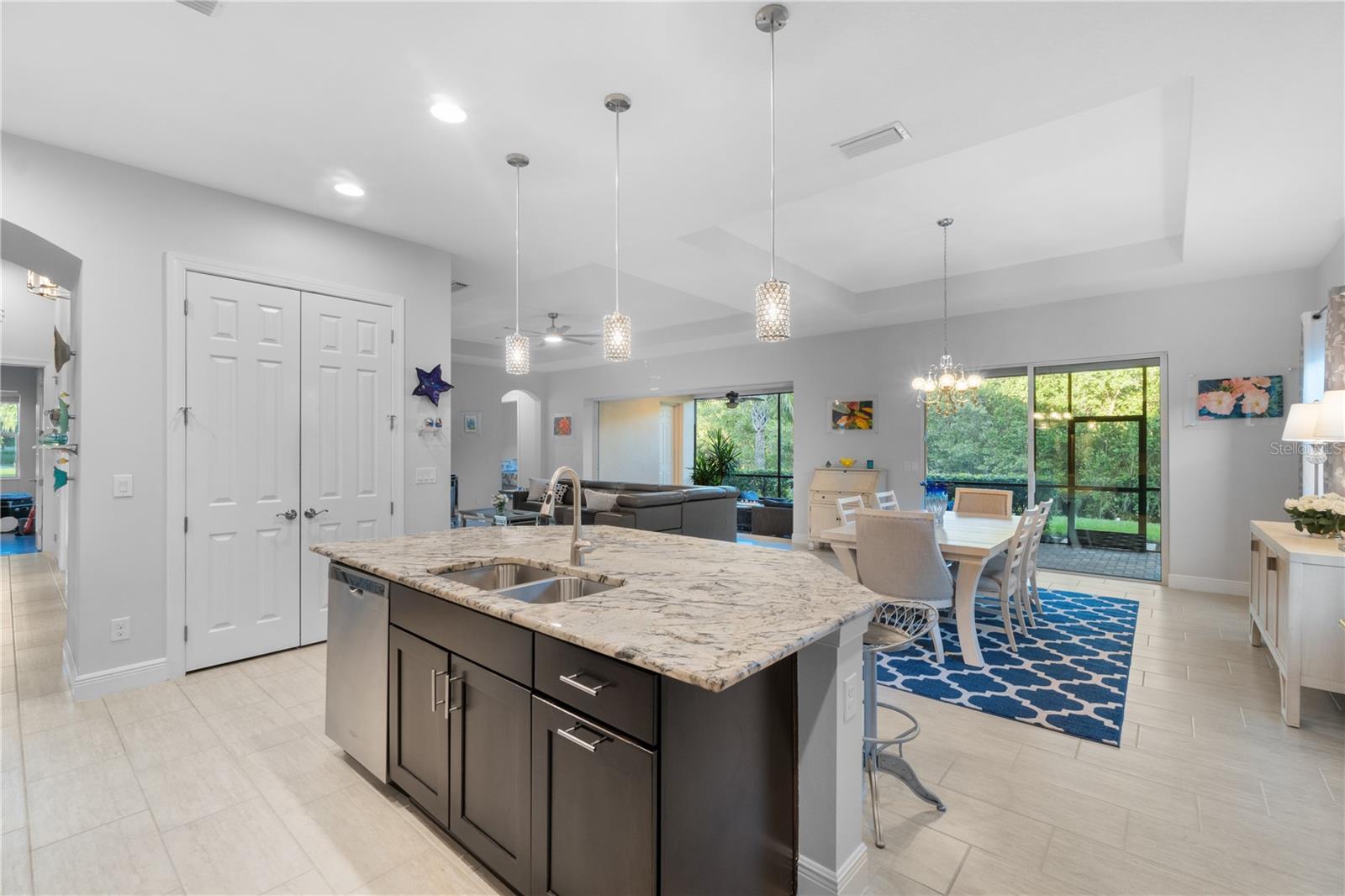 Image 17 of 65 For 933 Riverscape Street