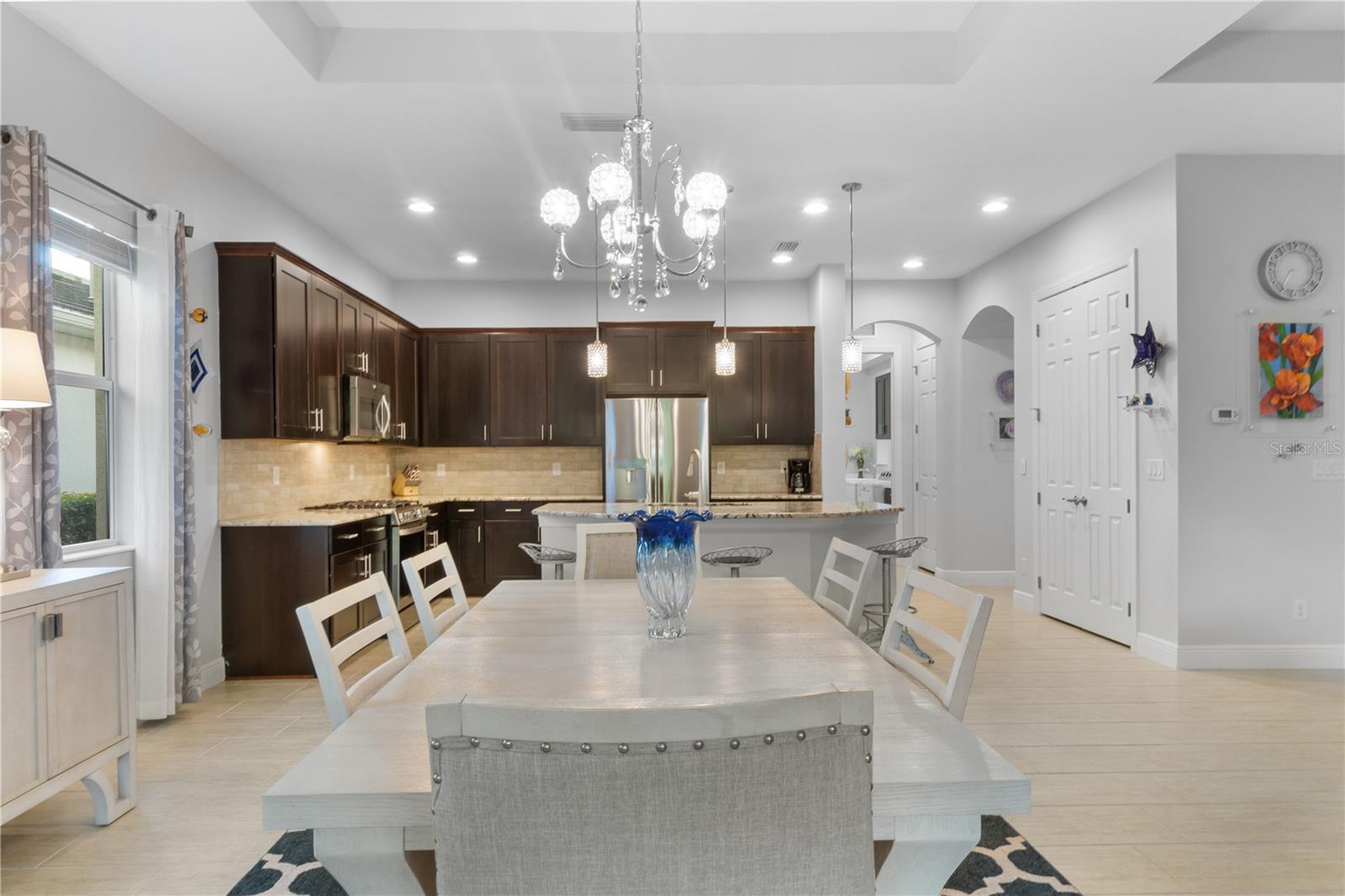 Image 18 of 65 For 933 Riverscape Street