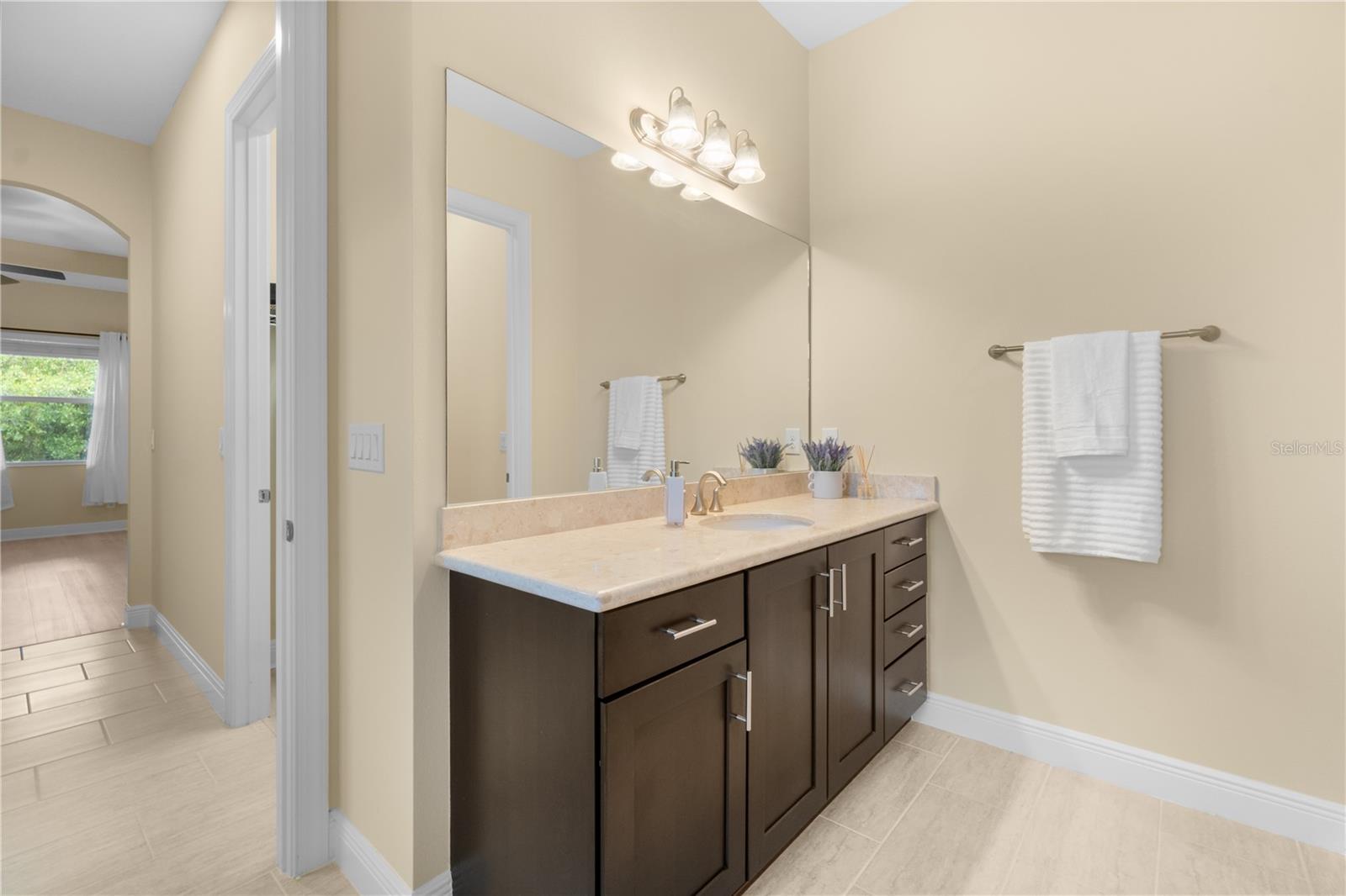 Image 36 of 65 For 933 Riverscape Street