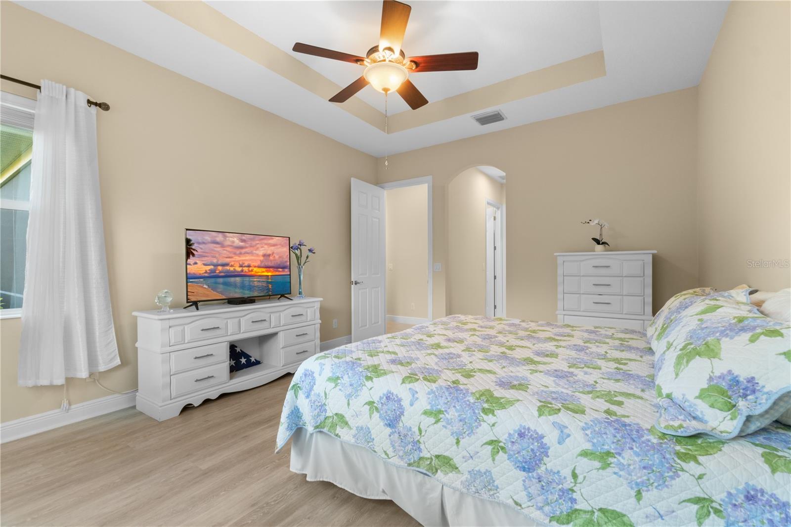 Image 41 of 65 For 933 Riverscape Street