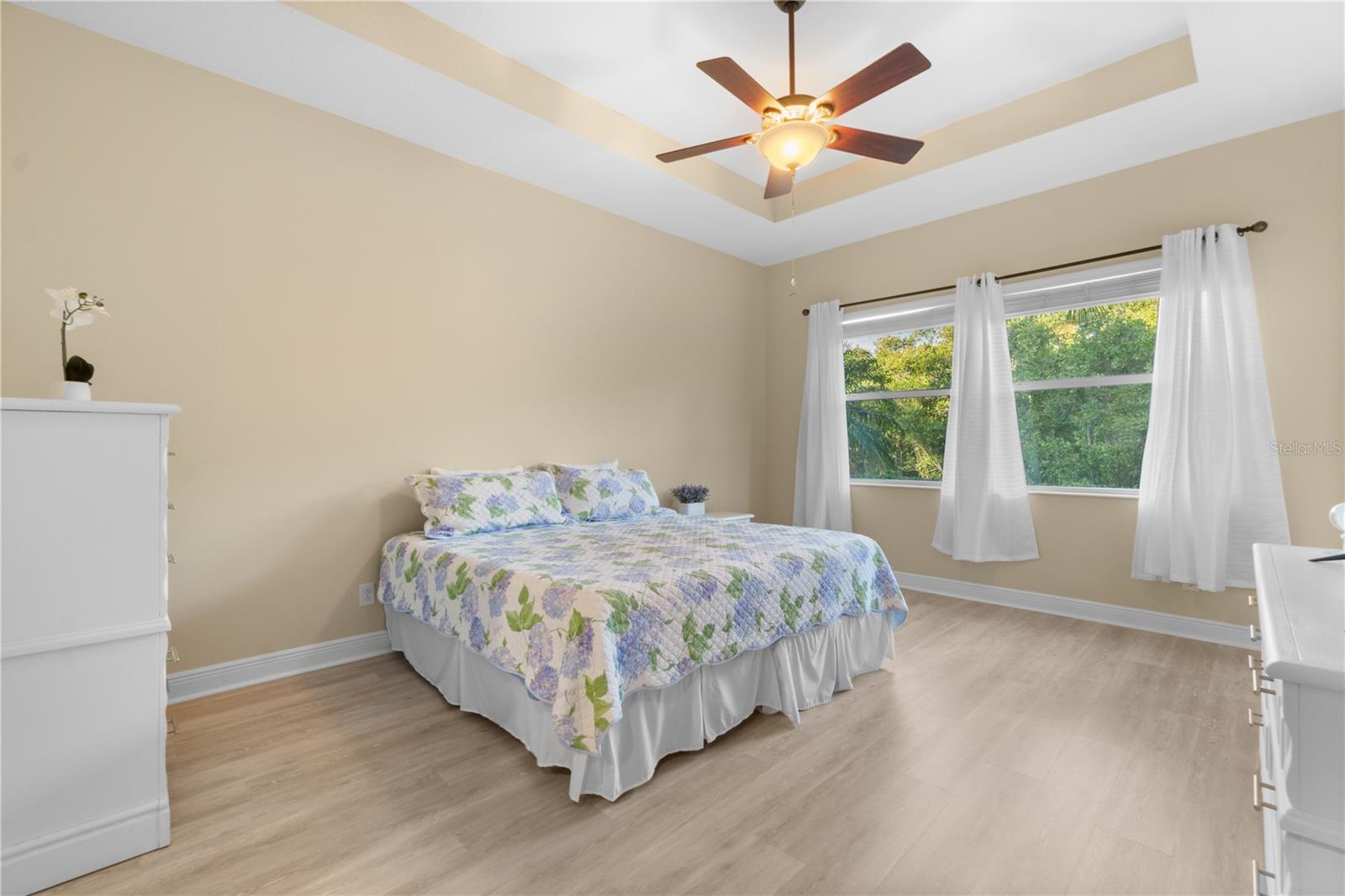Image 42 of 65 For 933 Riverscape Street