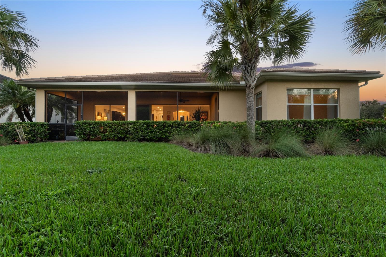 Image 47 of 65 For 933 Riverscape Street