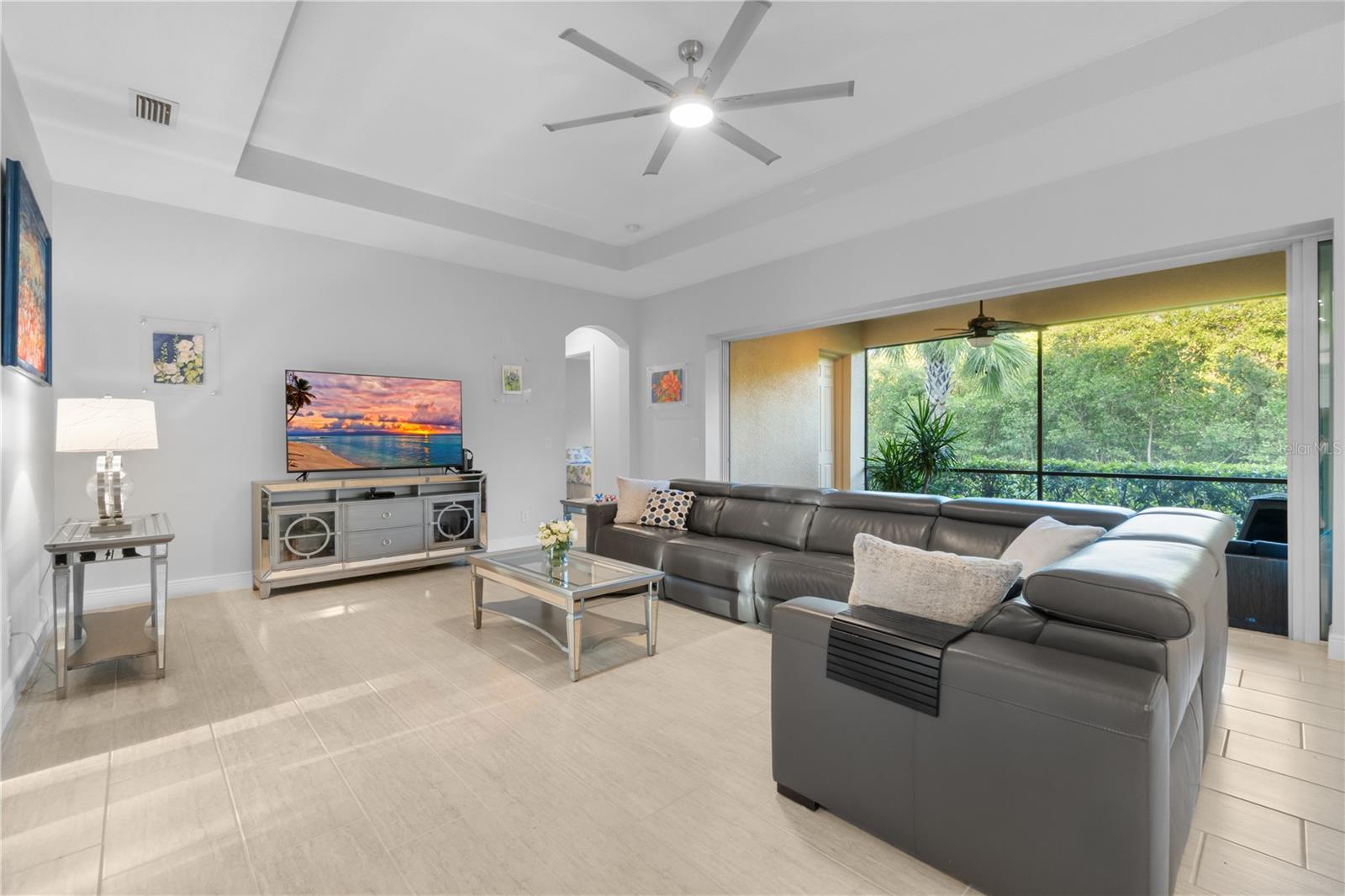 Image 8 of 65 For 933 Riverscape Street
