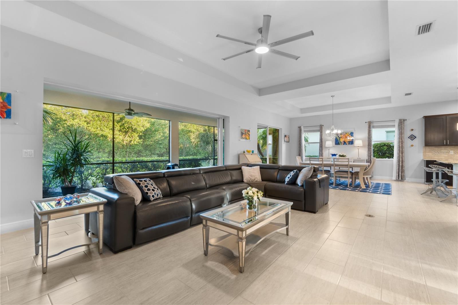Image 9 of 65 For 933 Riverscape Street