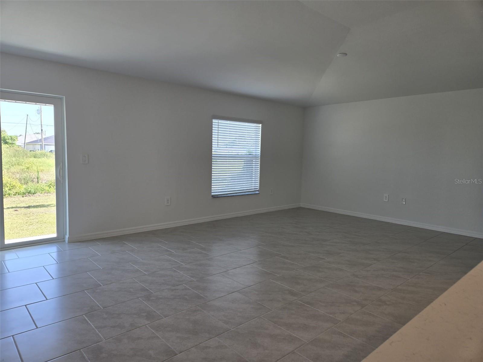 Image 10 of 20 For 3403 34 Street Sw