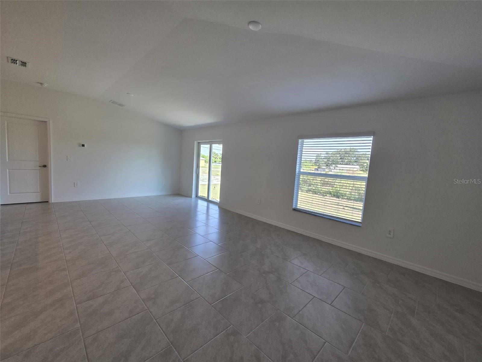 Image 14 of 20 For 3403 34 Street Sw