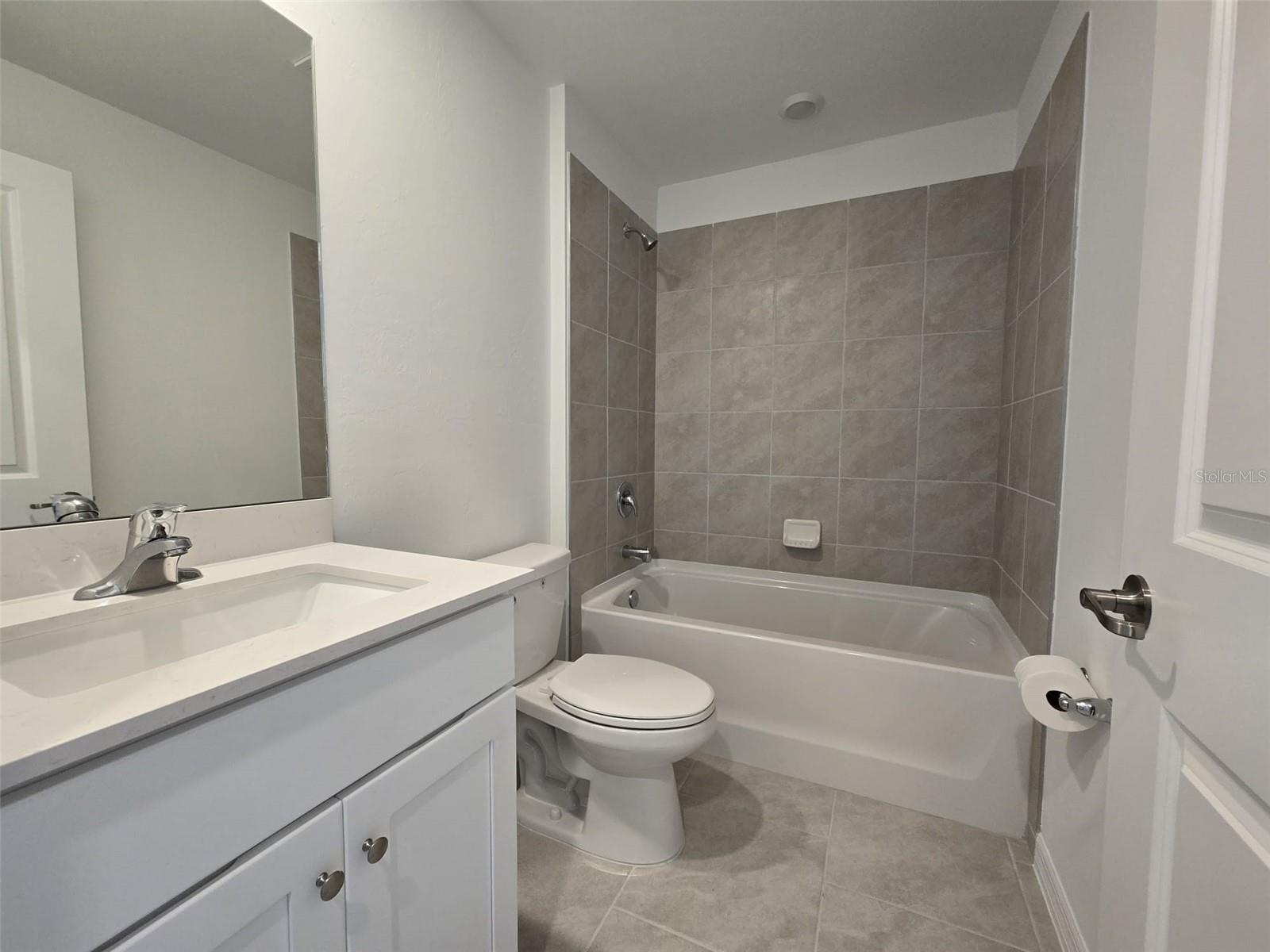 Image 16 of 20 For 3403 34 Street Sw