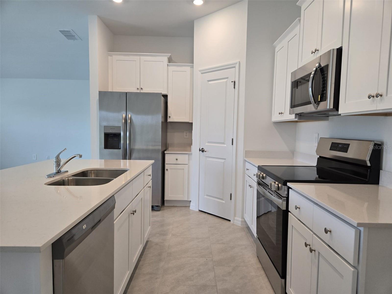 Image 3 of 20 For 3403 34 Street Sw