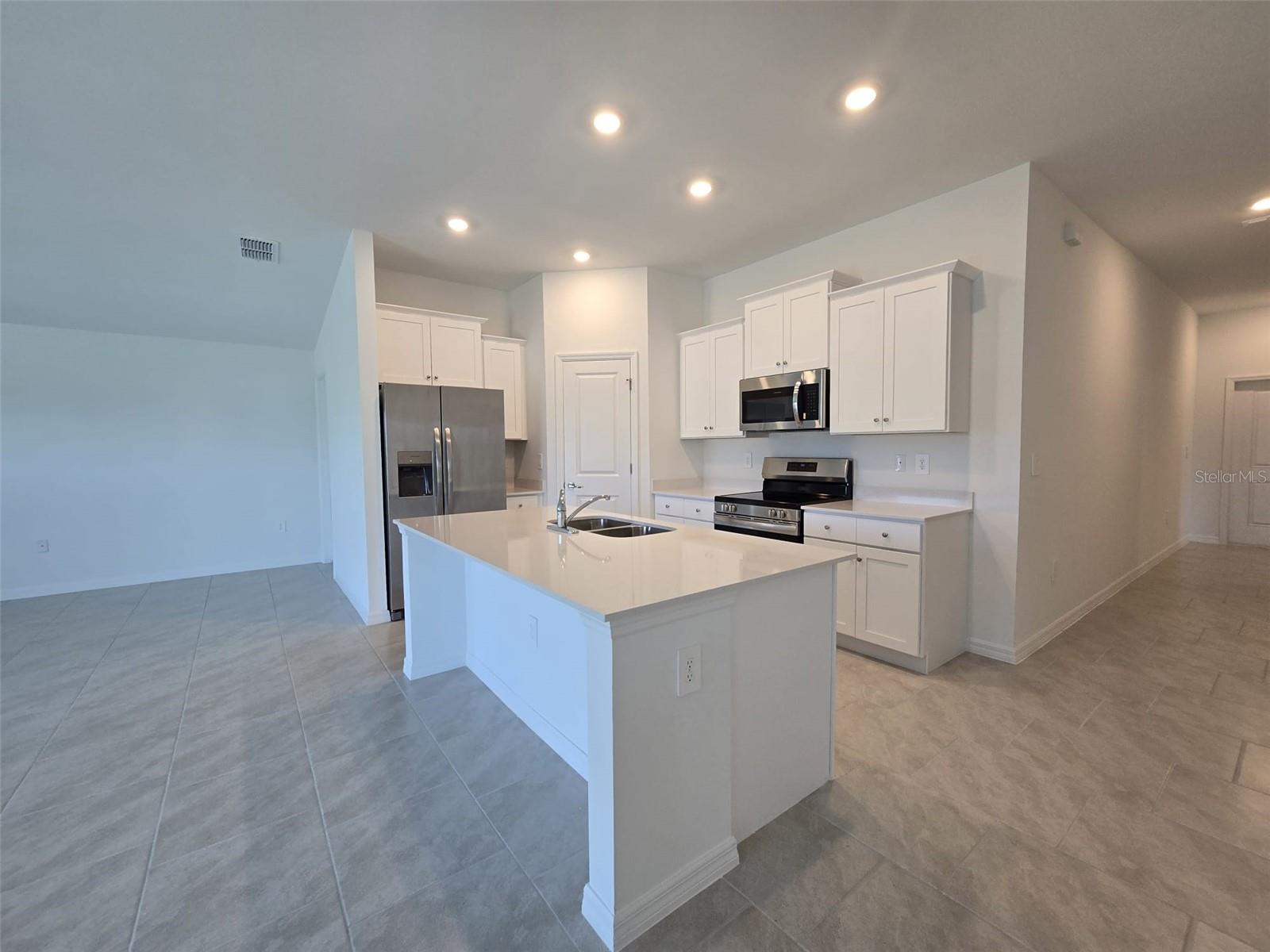 Image 6 of 20 For 3403 34 Street Sw