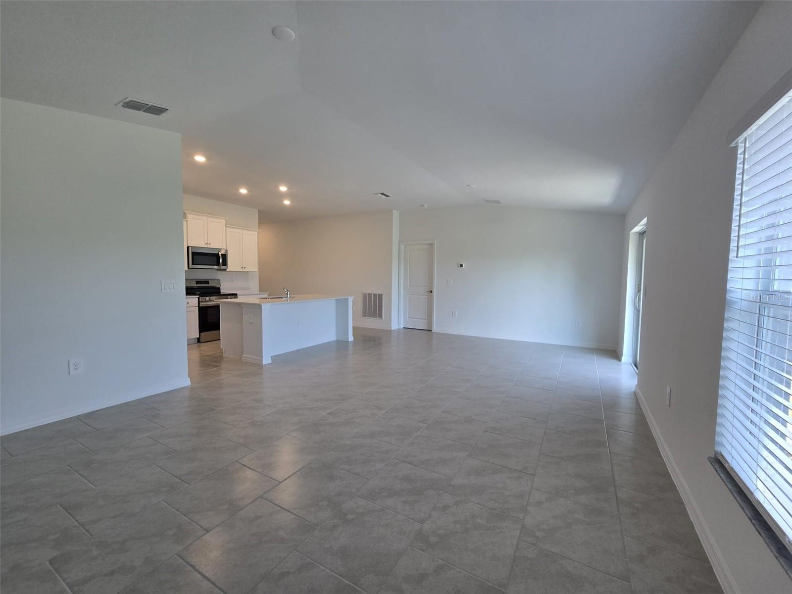 Image 9 of 20 For 3403 34 Street Sw