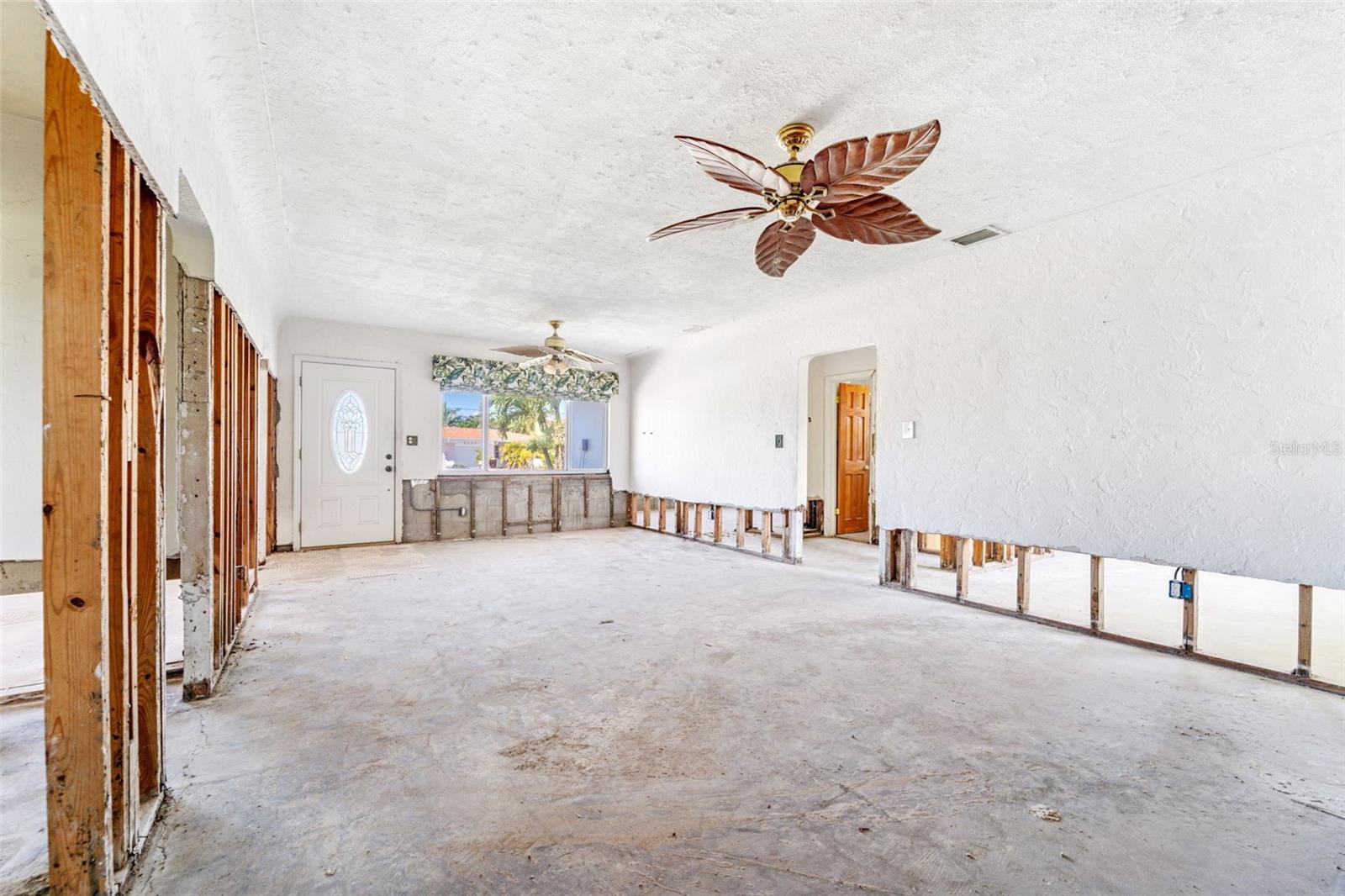 Image 10 of 26 For 8075 Gulf Boulevard