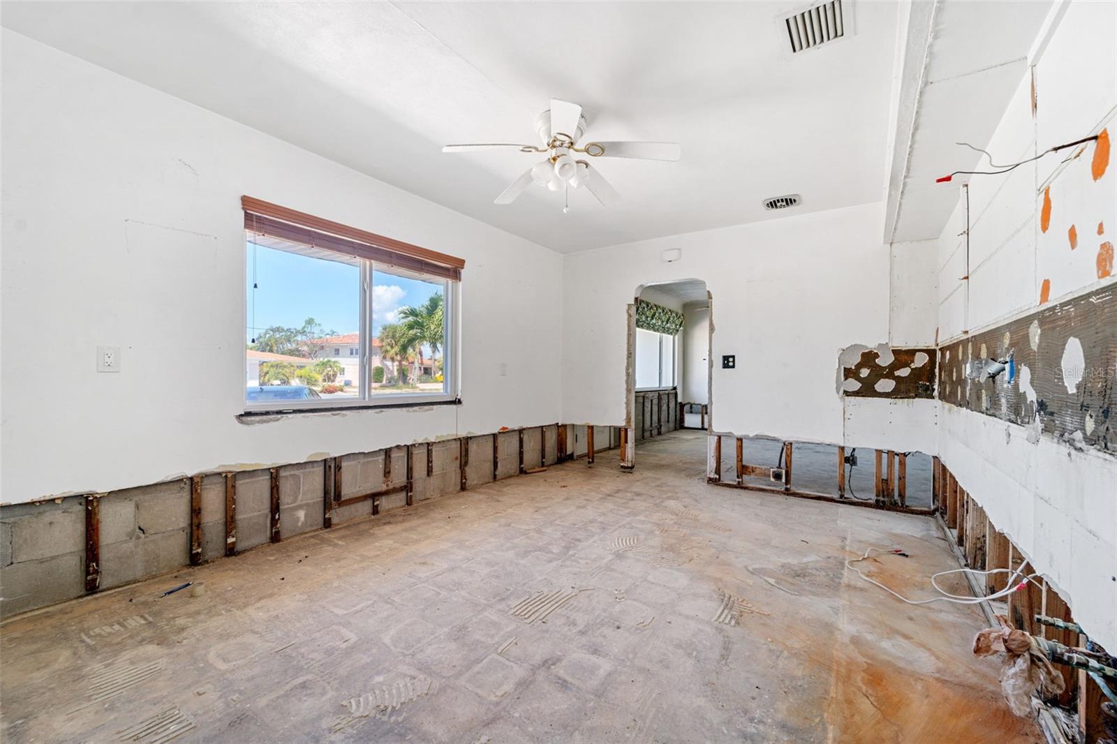 Image 12 of 26 For 8075 Gulf Boulevard