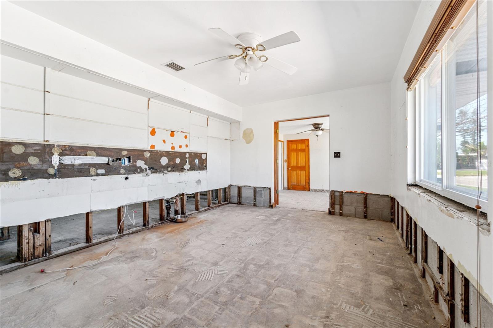 Image 9 of 26 For 8075 Gulf Boulevard