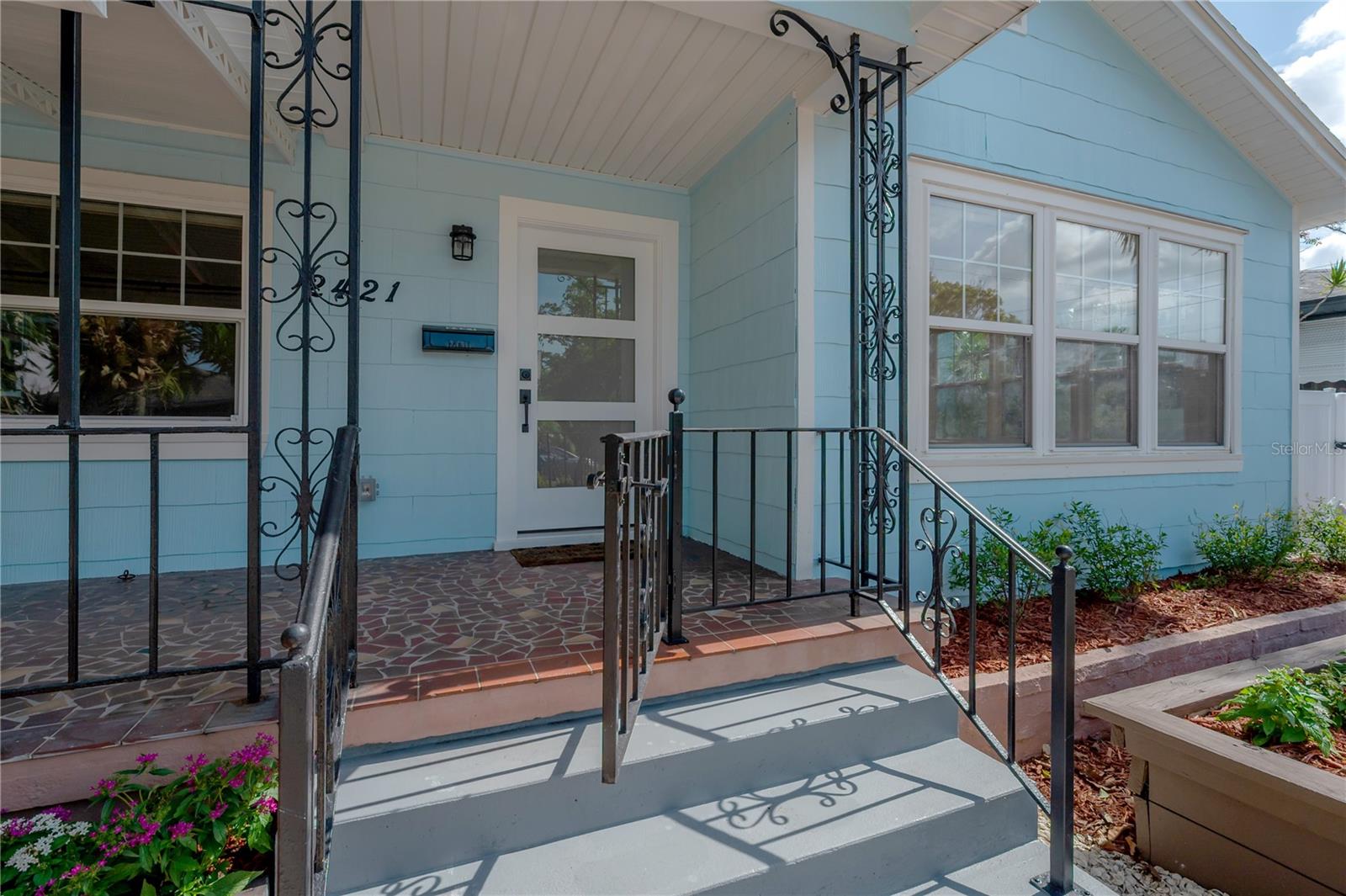 Image 10 of 70 For 2421 Burlington Avenue N