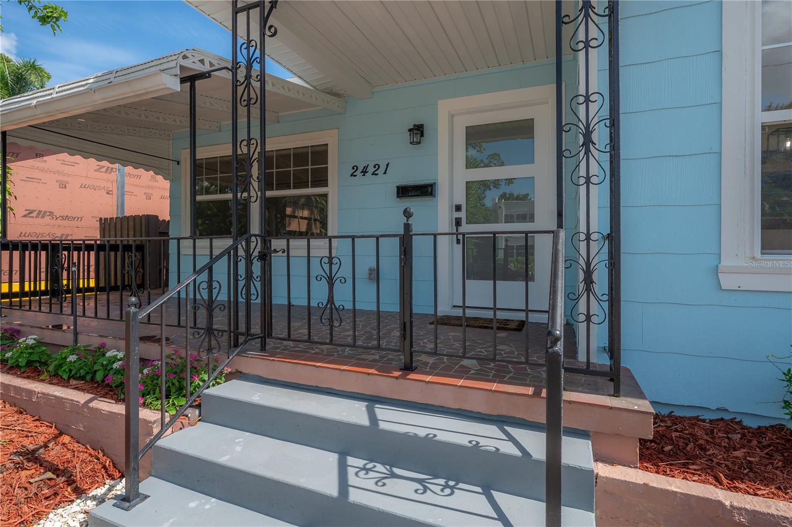 Image 11 of 70 For 2421 Burlington Avenue N