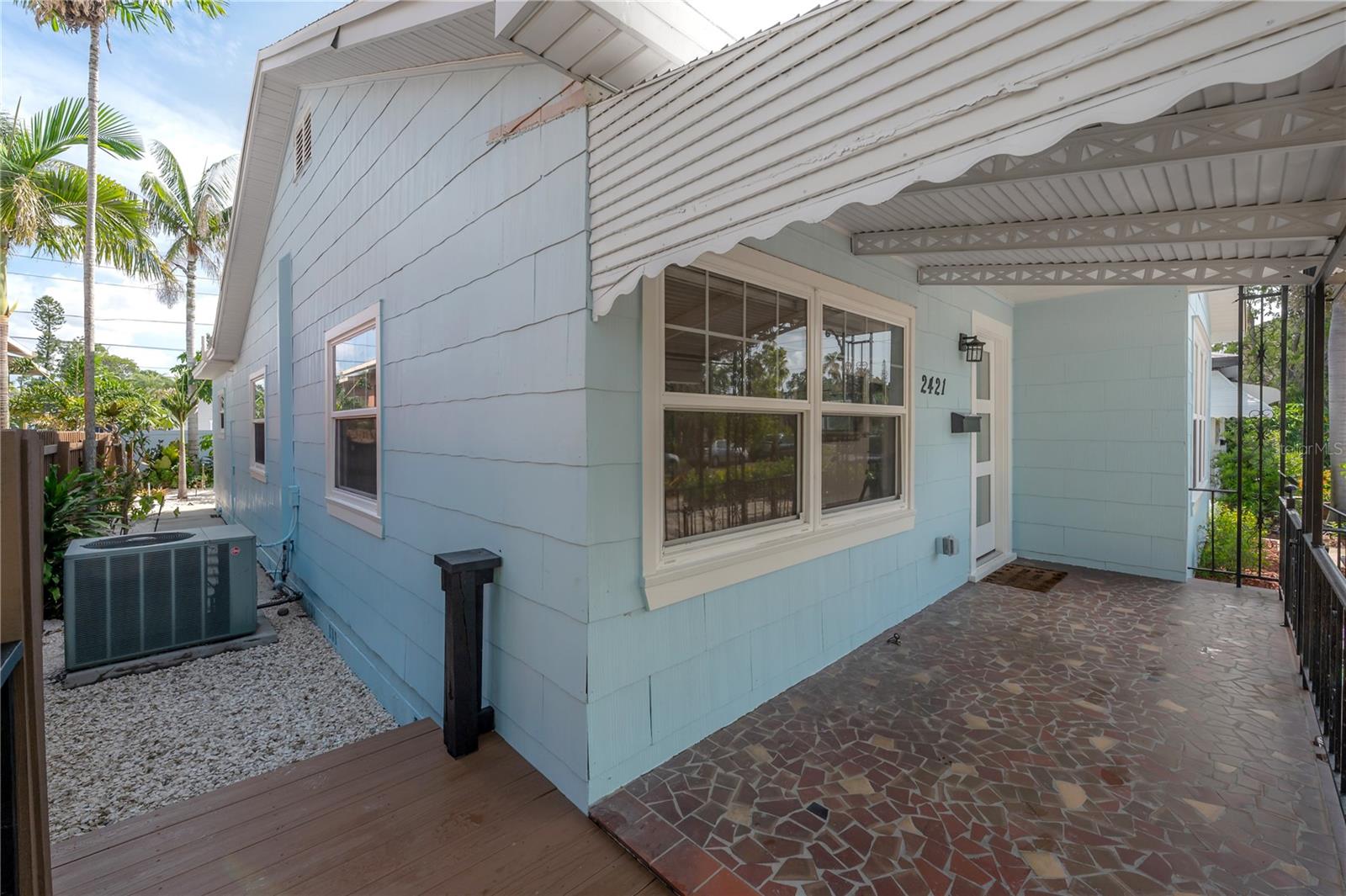 Image 12 of 70 For 2421 Burlington Avenue N